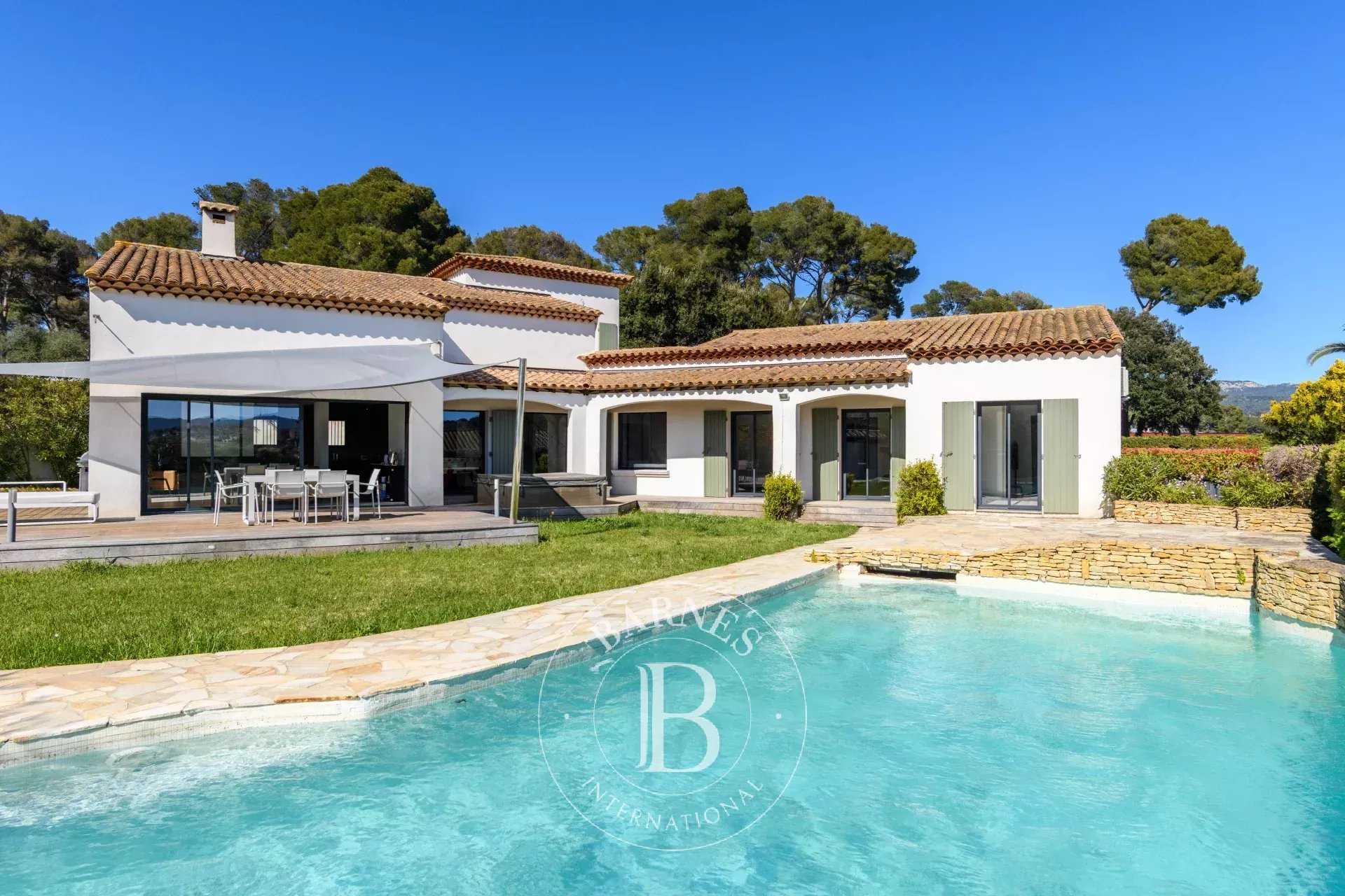 Sanary-sur-Mer  - House 4 Bedrooms