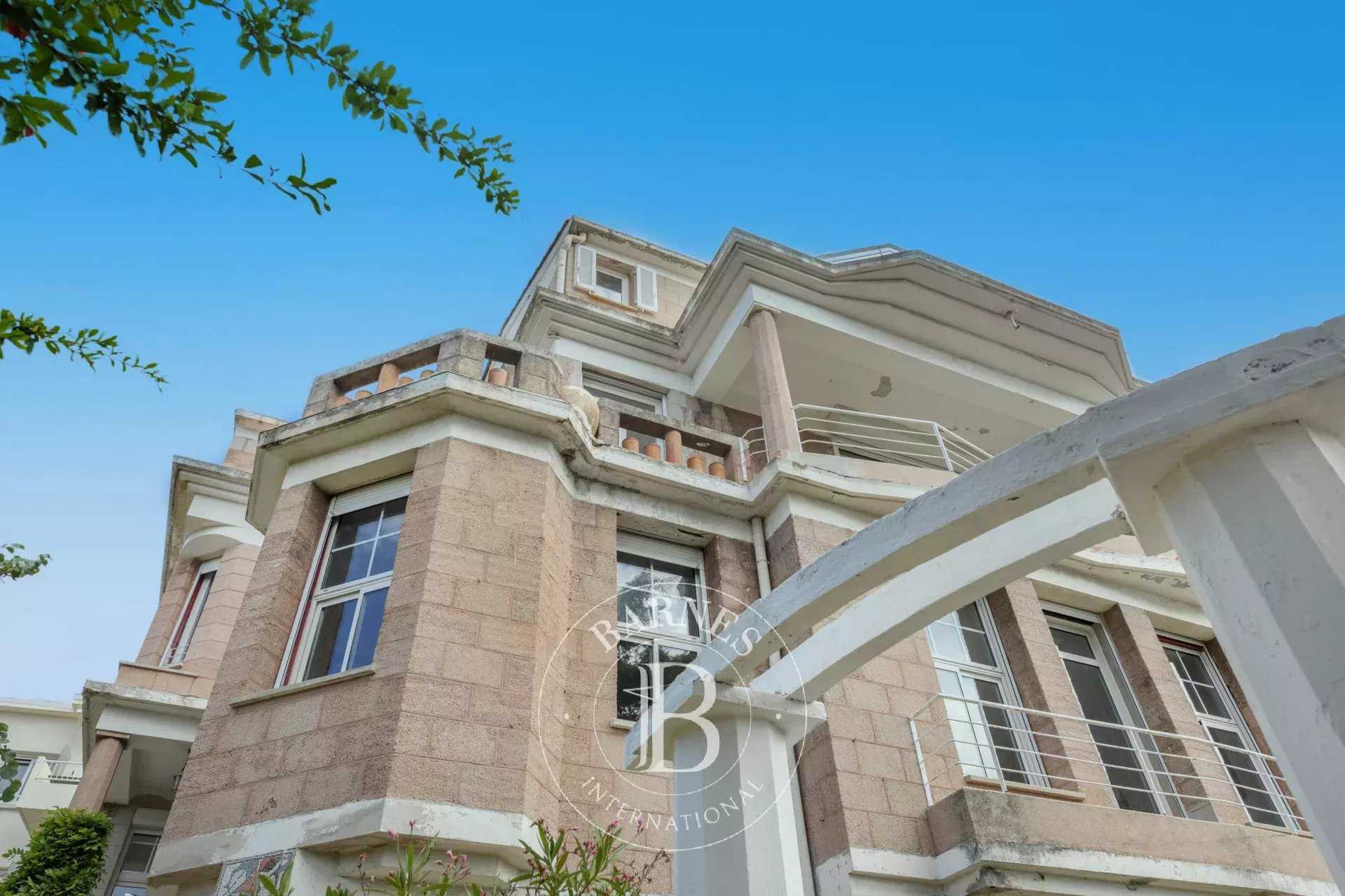 Toulon  - Maison 15 Pièces 11 Chambres