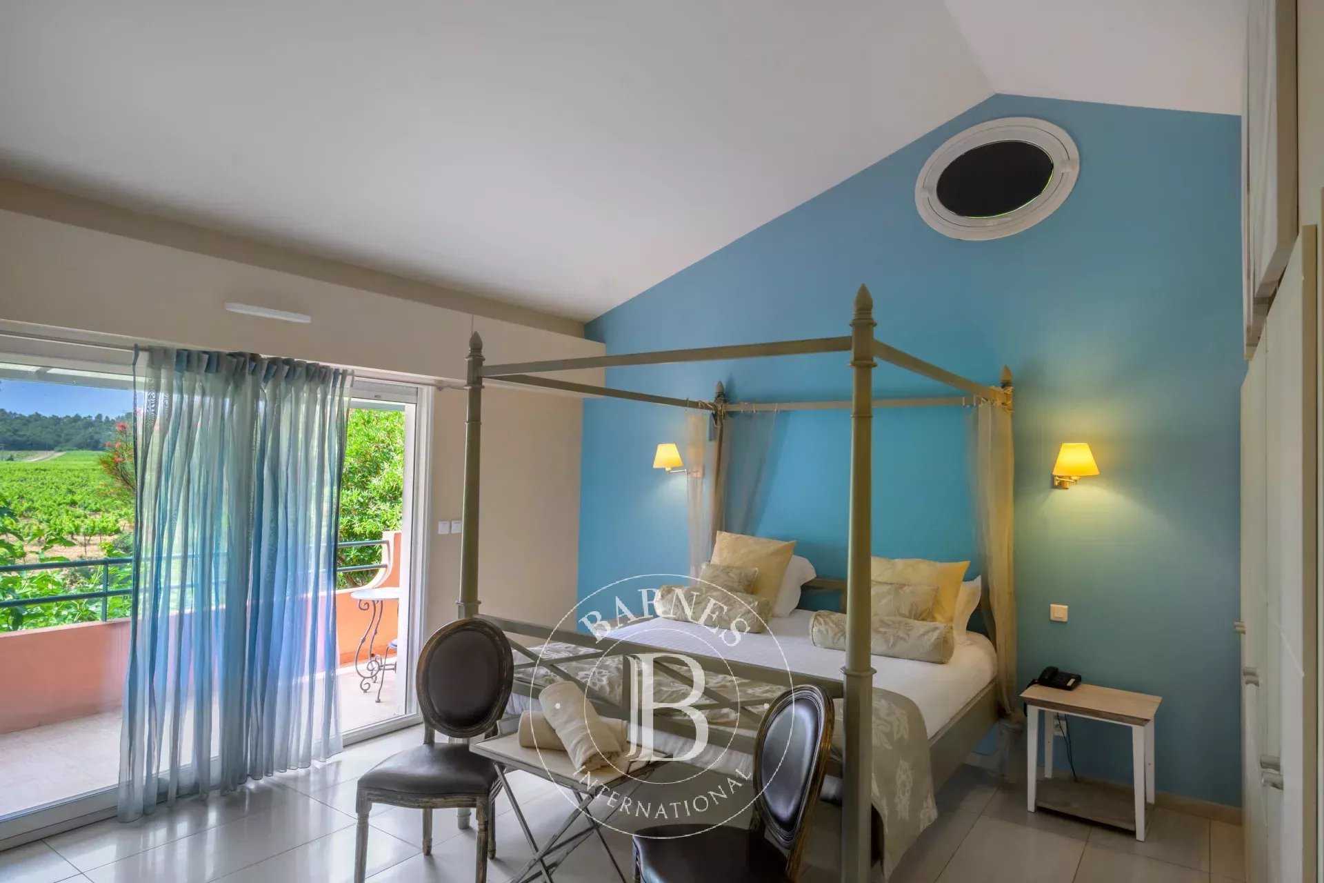 Cuers  - Hotel 22 Bedrooms