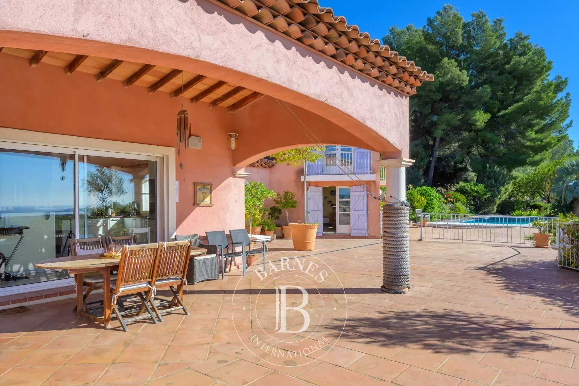 Sanary-sur-Mer  - House 4 Bedrooms