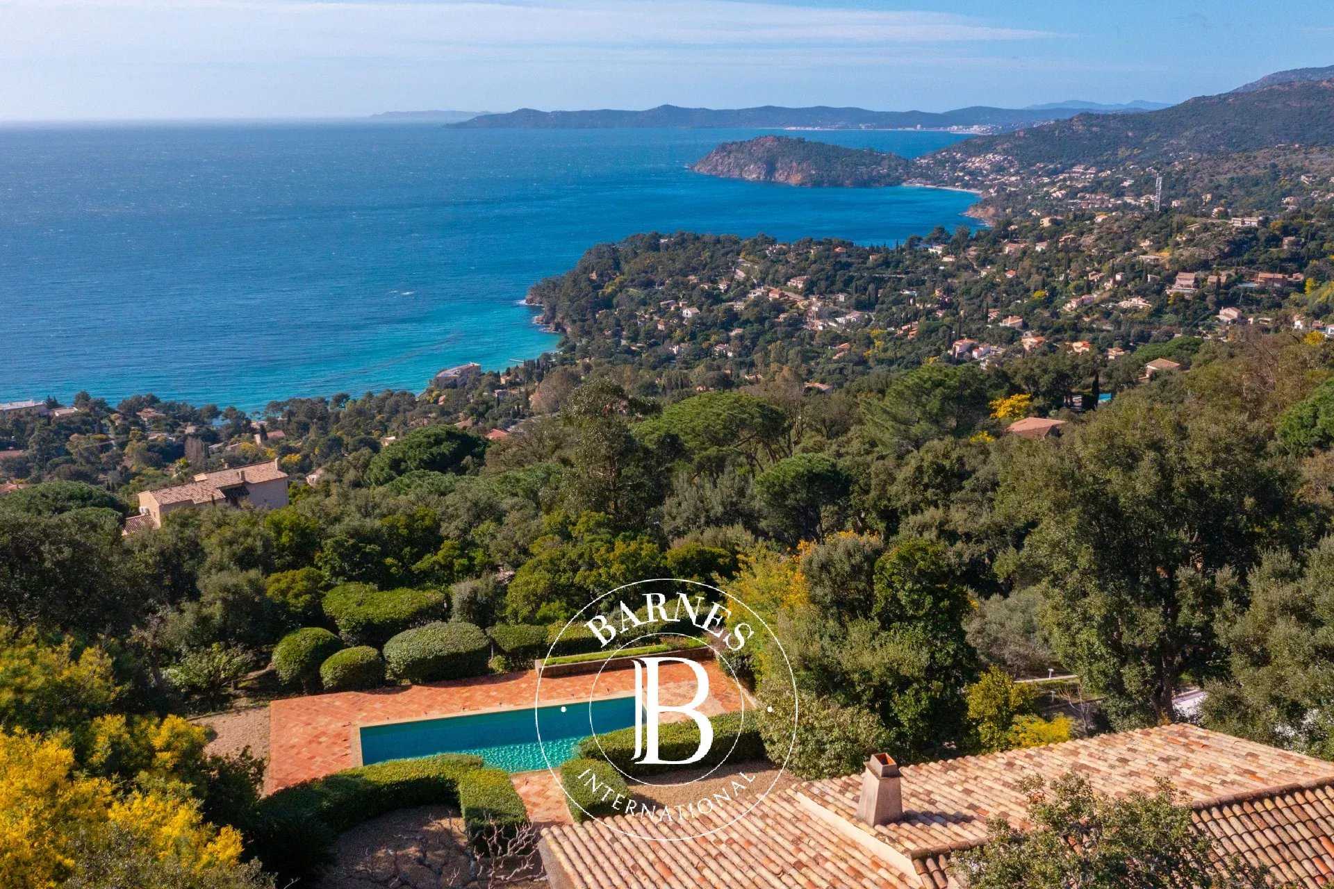 Rayol-Canadel-sur-Mer  - Propriété 7 Pi&egrave;ces 6 Chambres
