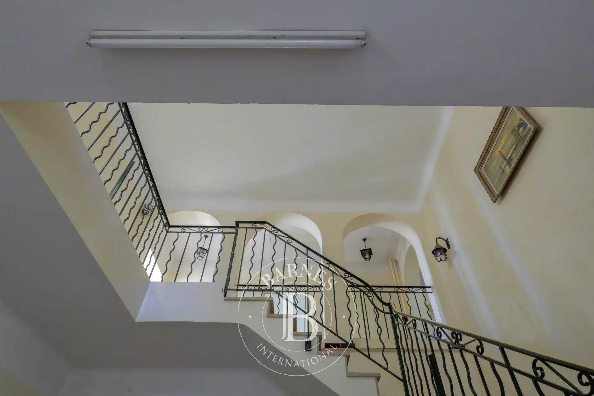 Hyères  - Maison 10 Pièces 8 Chambres