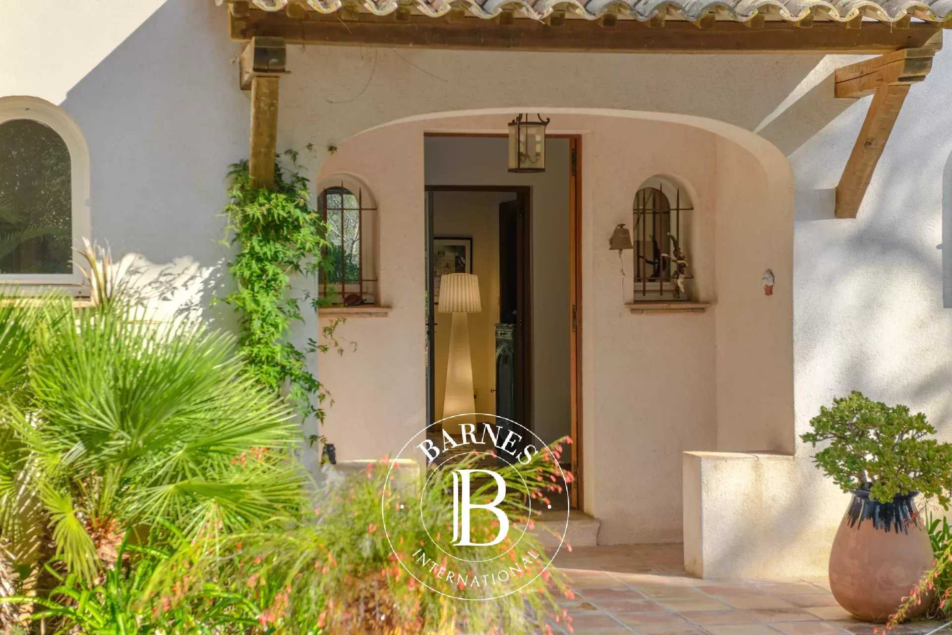 Bormes-les-Mimosas  - Property 6 Bedrooms
