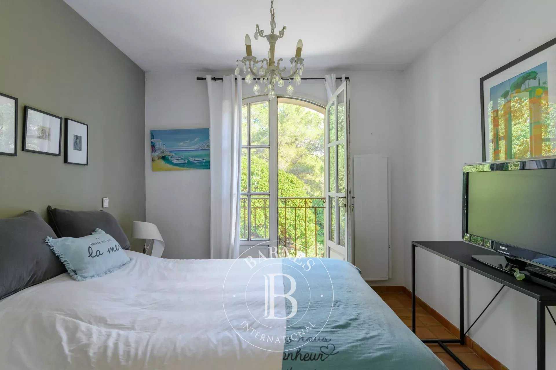 Bormes-les-Mimosas  - Property 6 Bedrooms