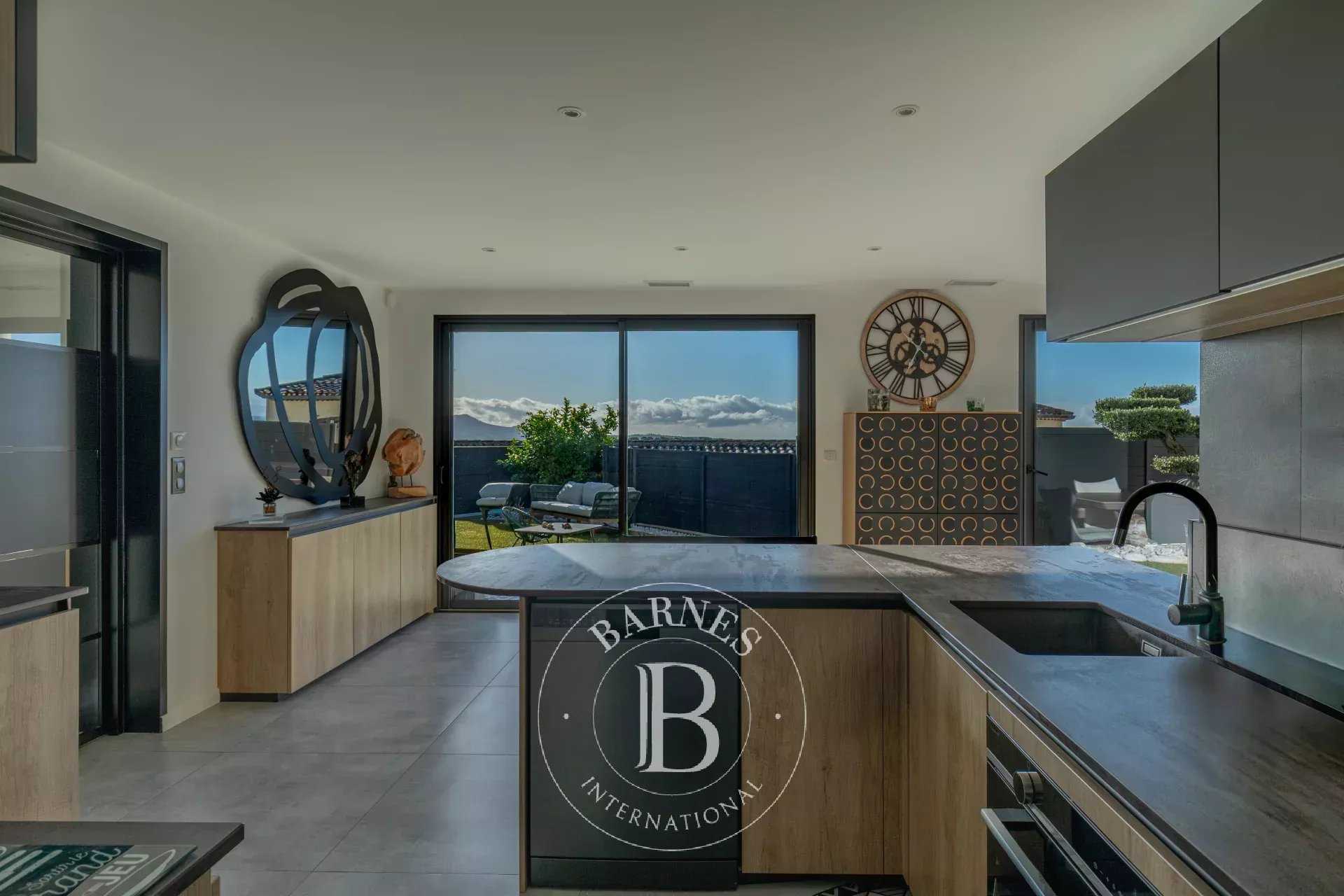 Sanary-sur-Mer  - Apartment 4 Bedrooms