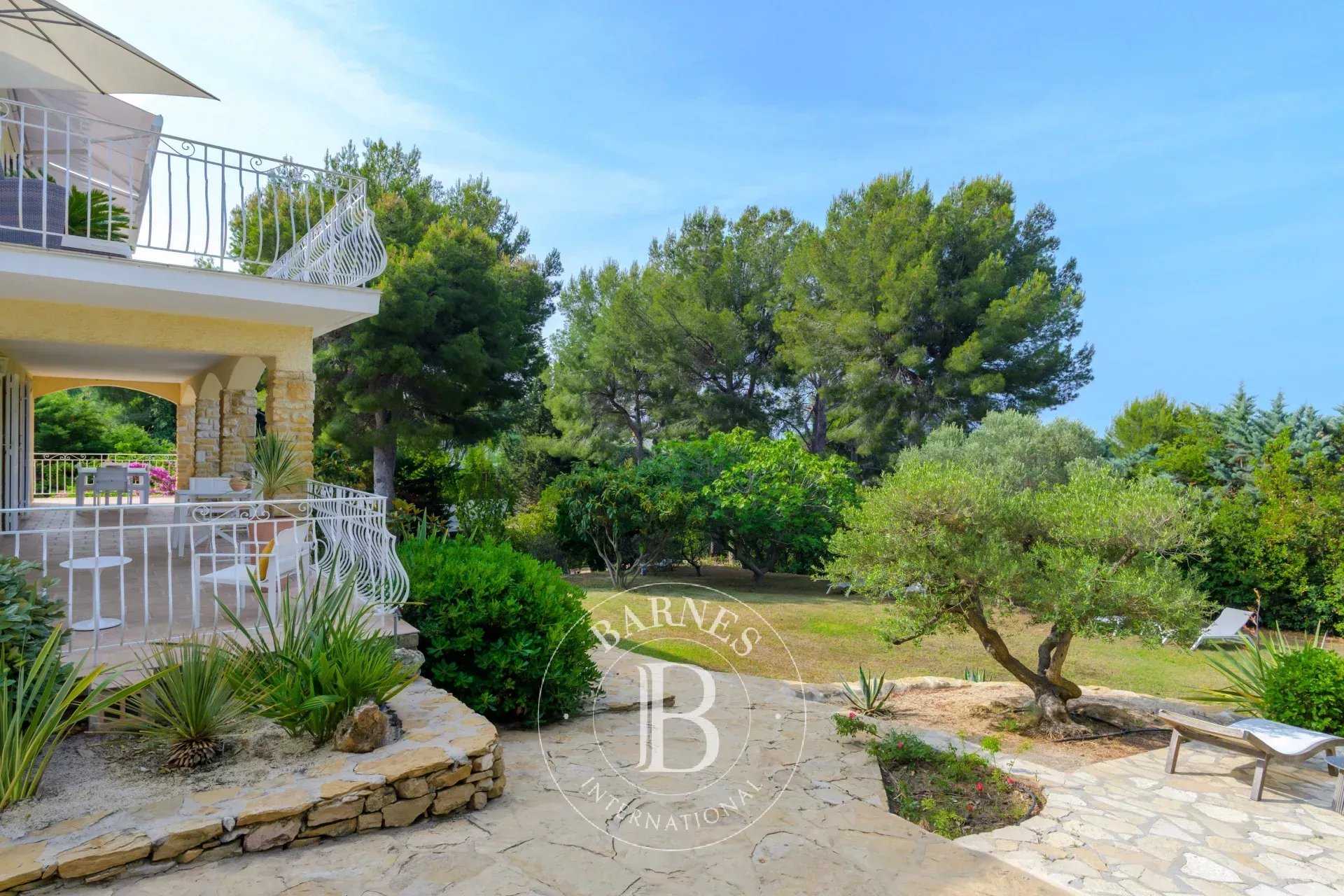 Saint-Cyr-sur-Mer  - Villa 7 Pièces