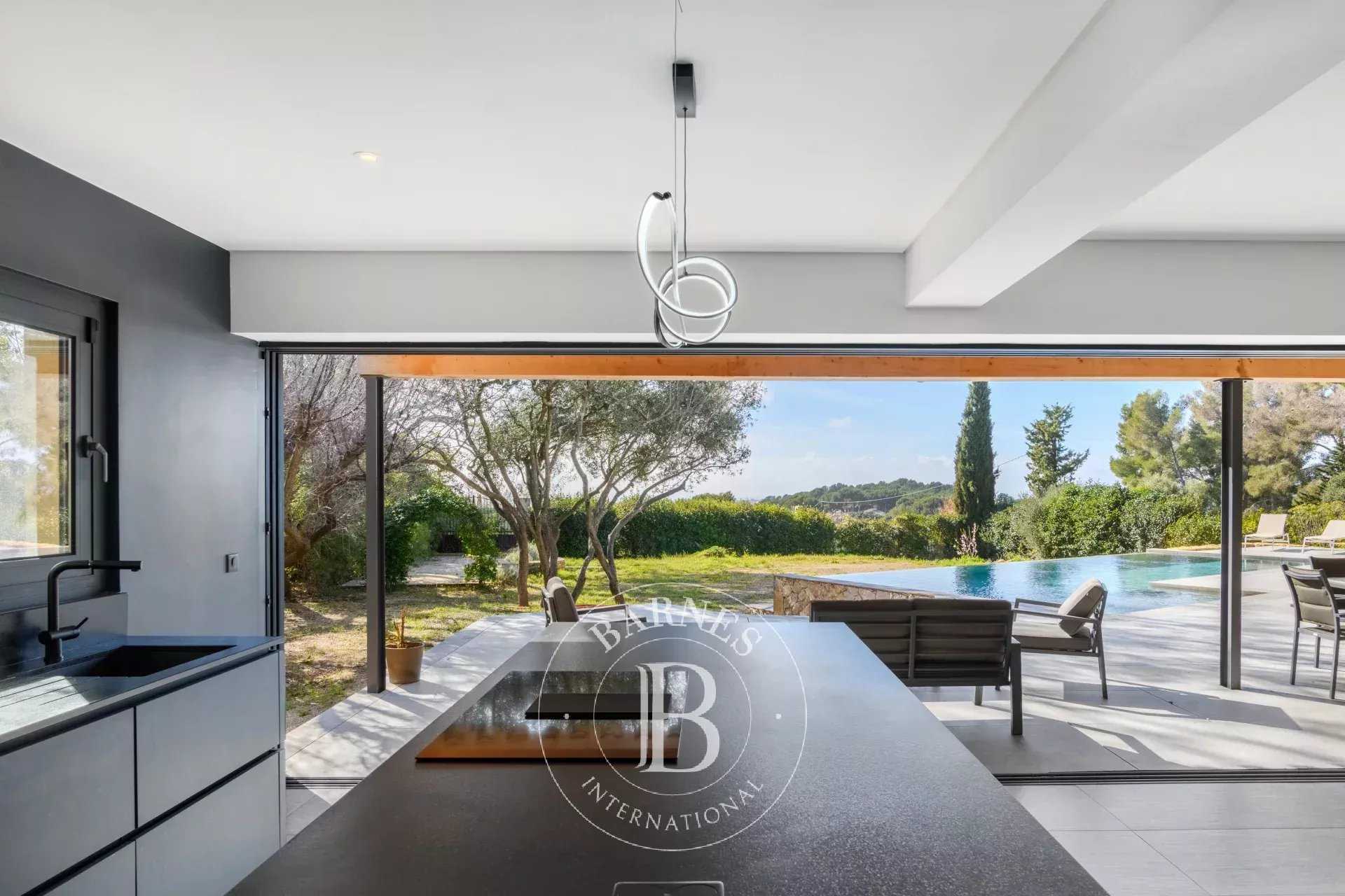 Ollioules  - Maison 7 Pi&egrave;ces 6 Chambres