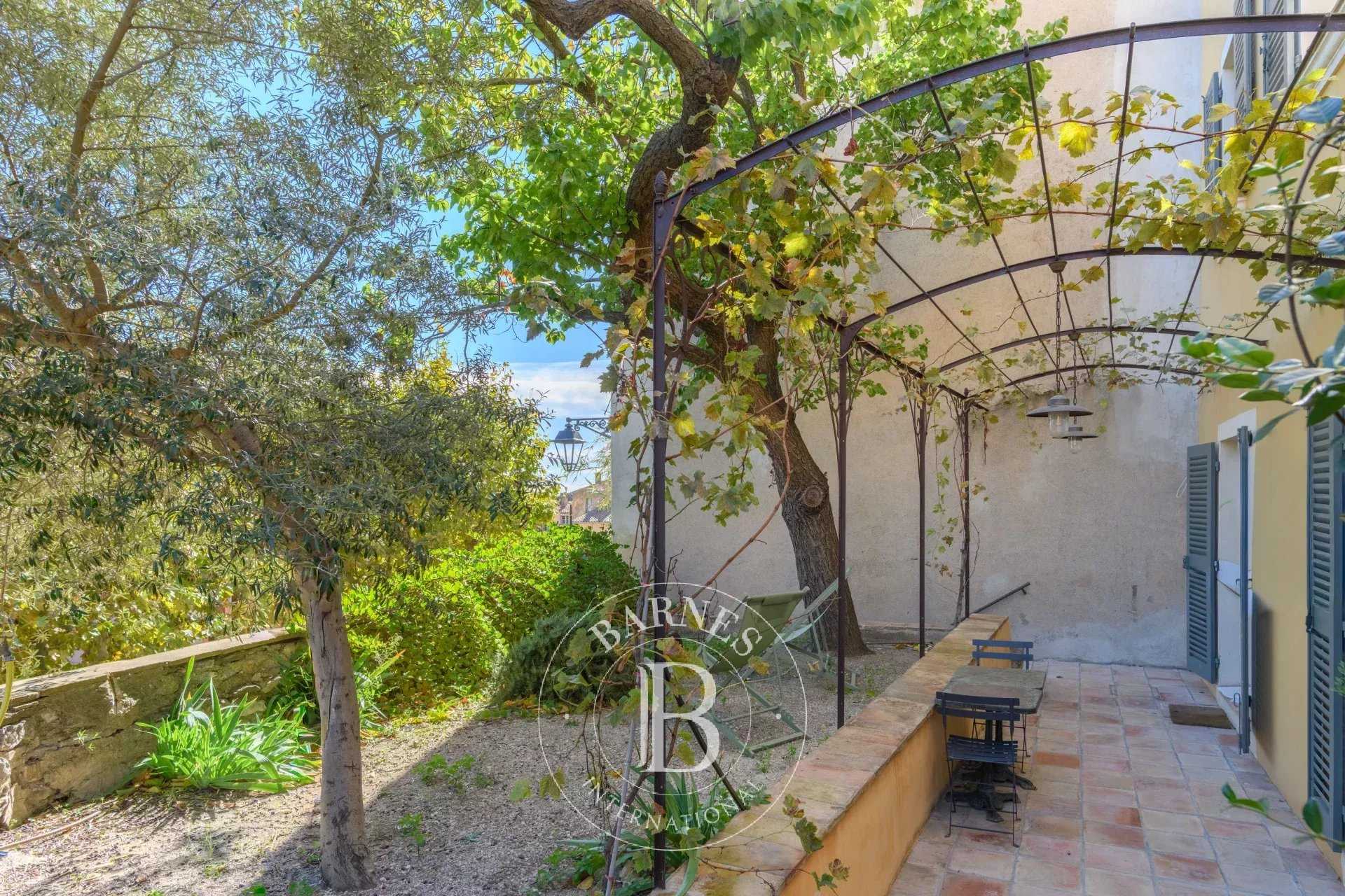 Hyères  - Maison 5 Pièces 2 Chambres