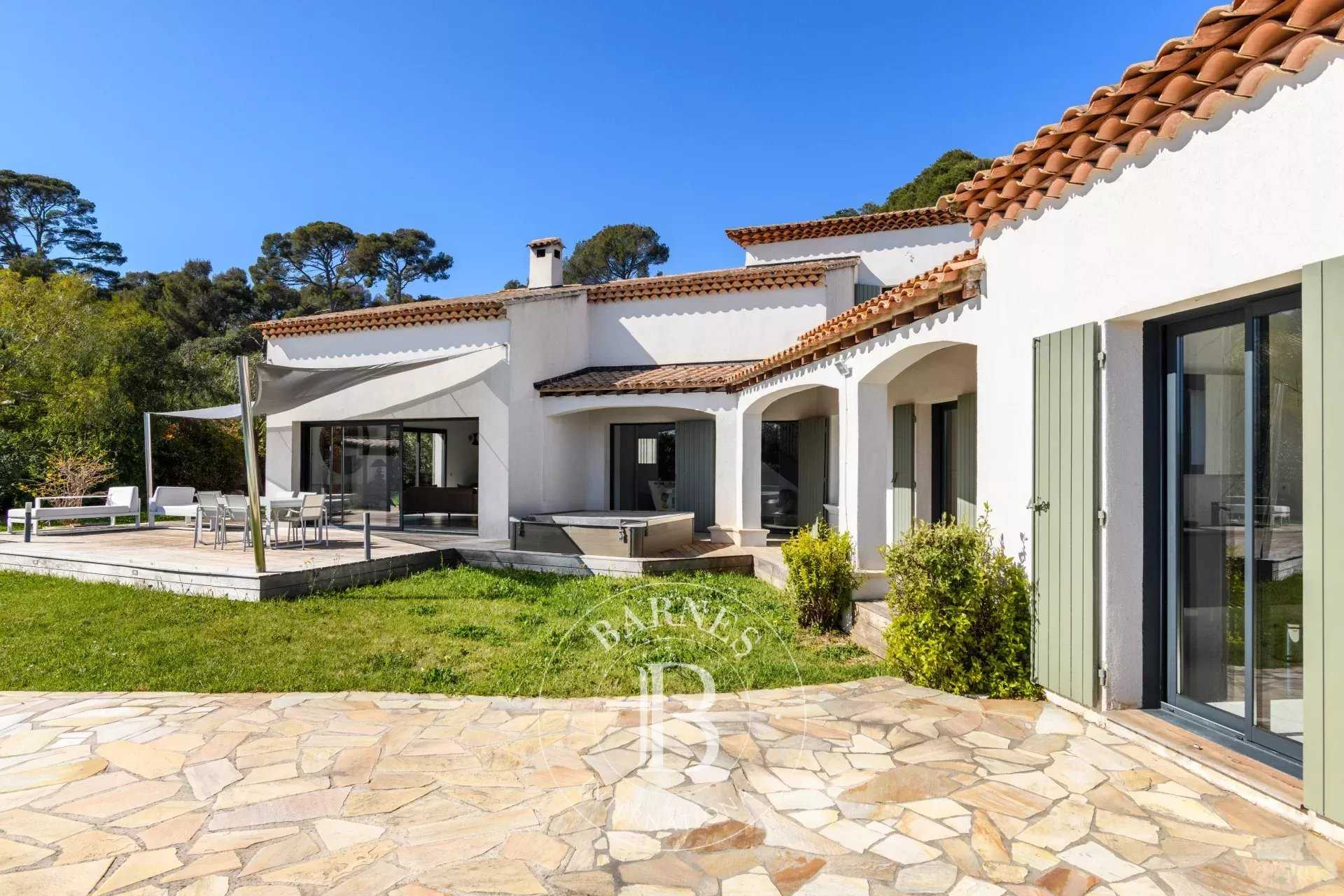 Sanary-sur-Mer  - House 4 Bedrooms