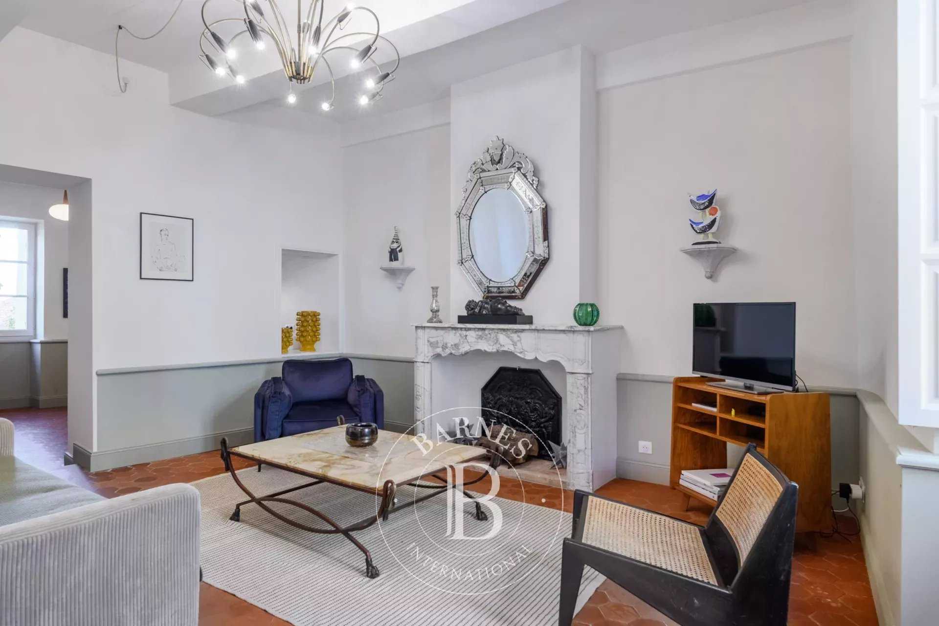 Hyères  - Maison 5 Pièces 2 Chambres