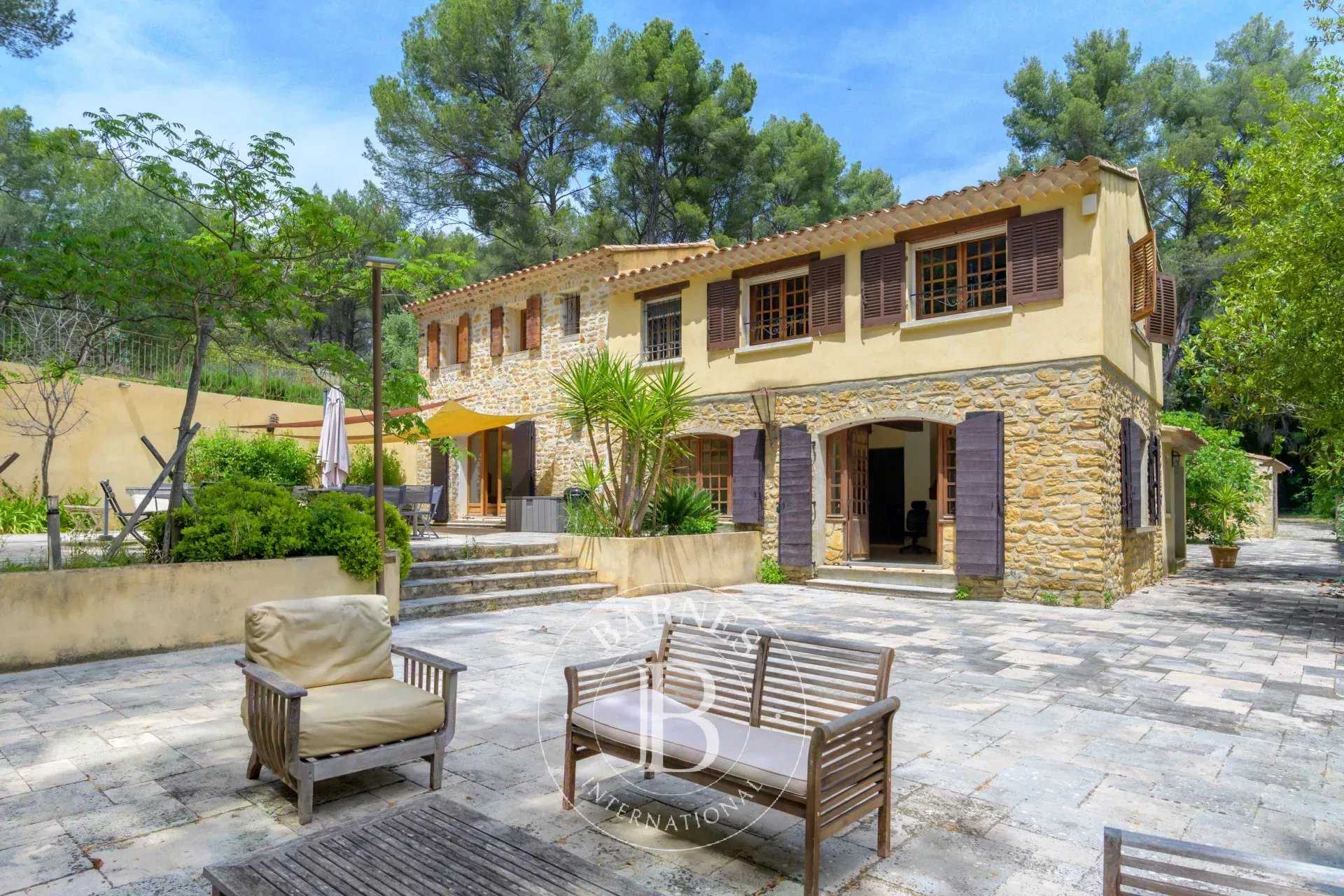 Le Castellet  - Property 5 Bedrooms