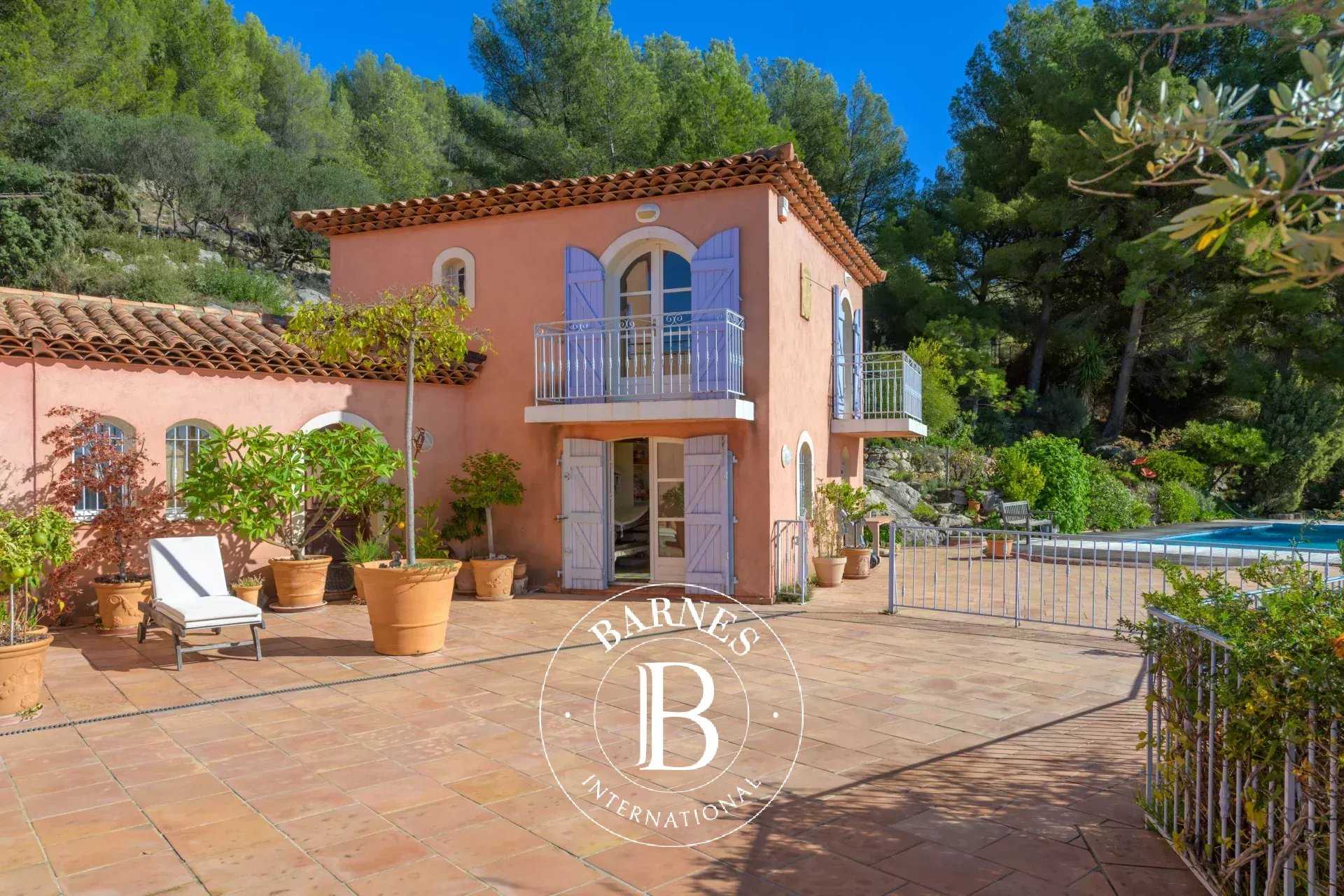 Sanary-sur-Mer  - Maison 6 Pi&egrave;ces 4 Chambres