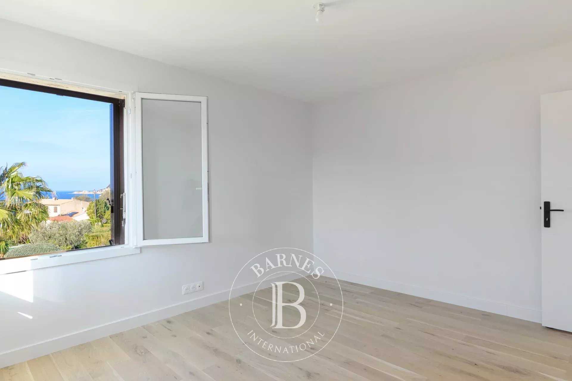 Sanary-sur-Mer  - Appartement 5 Pi&egrave;ces 4 Chambres