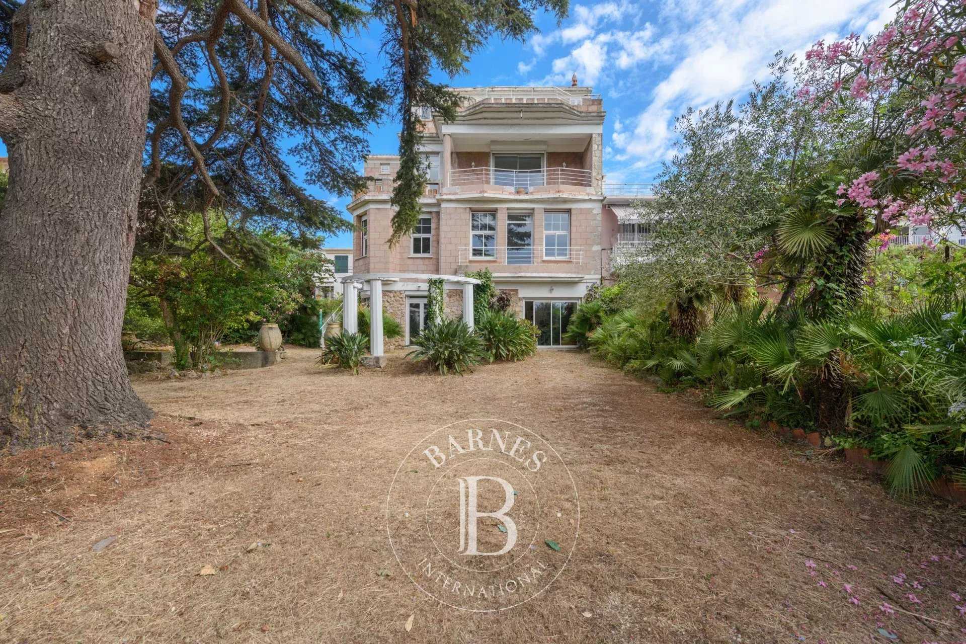 Toulon  - Maison 15 Pièces 11 Chambres