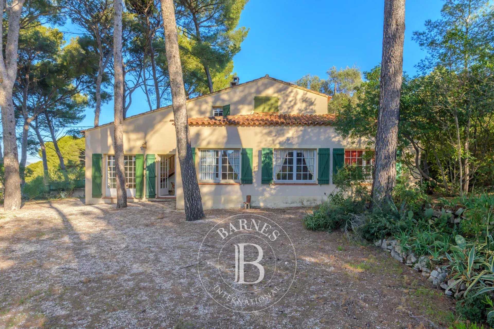 Sanary-sur-Mer  - Maison 6 Pièces 6 Chambres