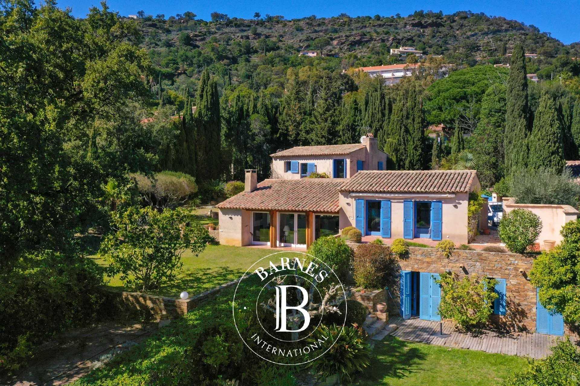 Rayol-Canadel-sur-Mer  - Propriété 9 Pi&egrave;ces 5 Chambres