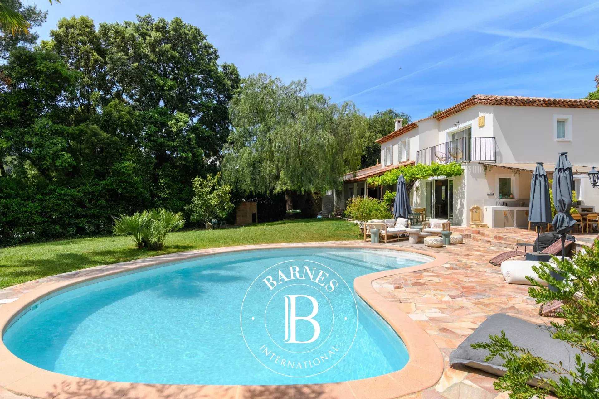 Sanary-sur-Mer  - Villa 7 Pi&egrave;ces 5 Chambres