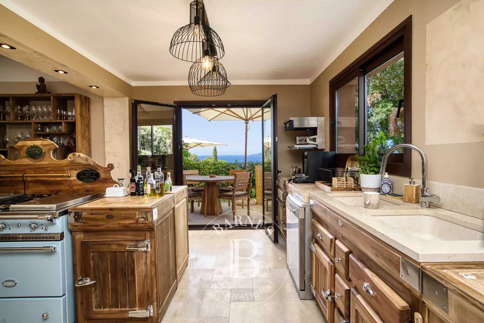 Le Lavandou  - Villa 8 Pi&egrave;ces 5 Chambres