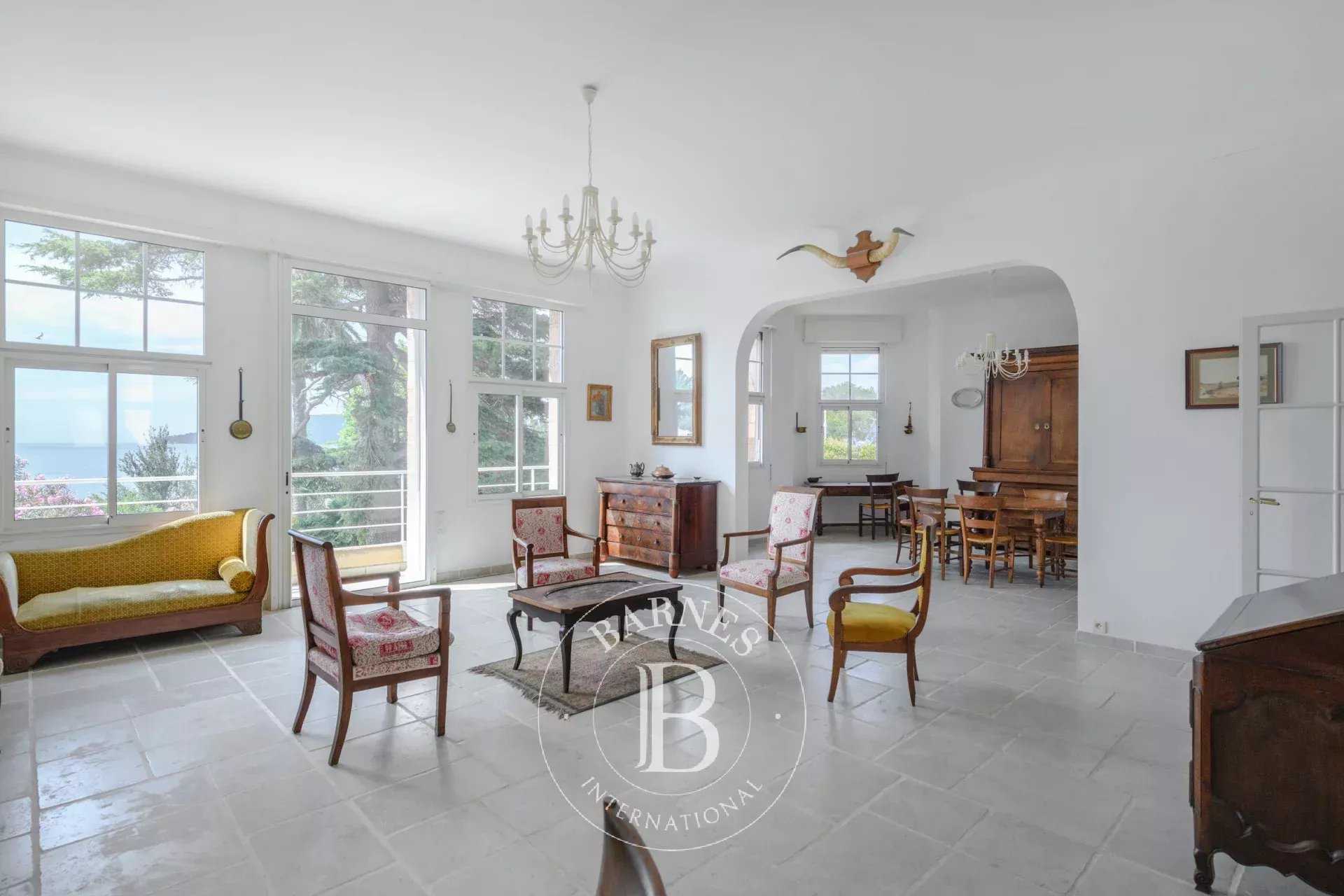 Toulon  - Maison 15 Pièces 11 Chambres