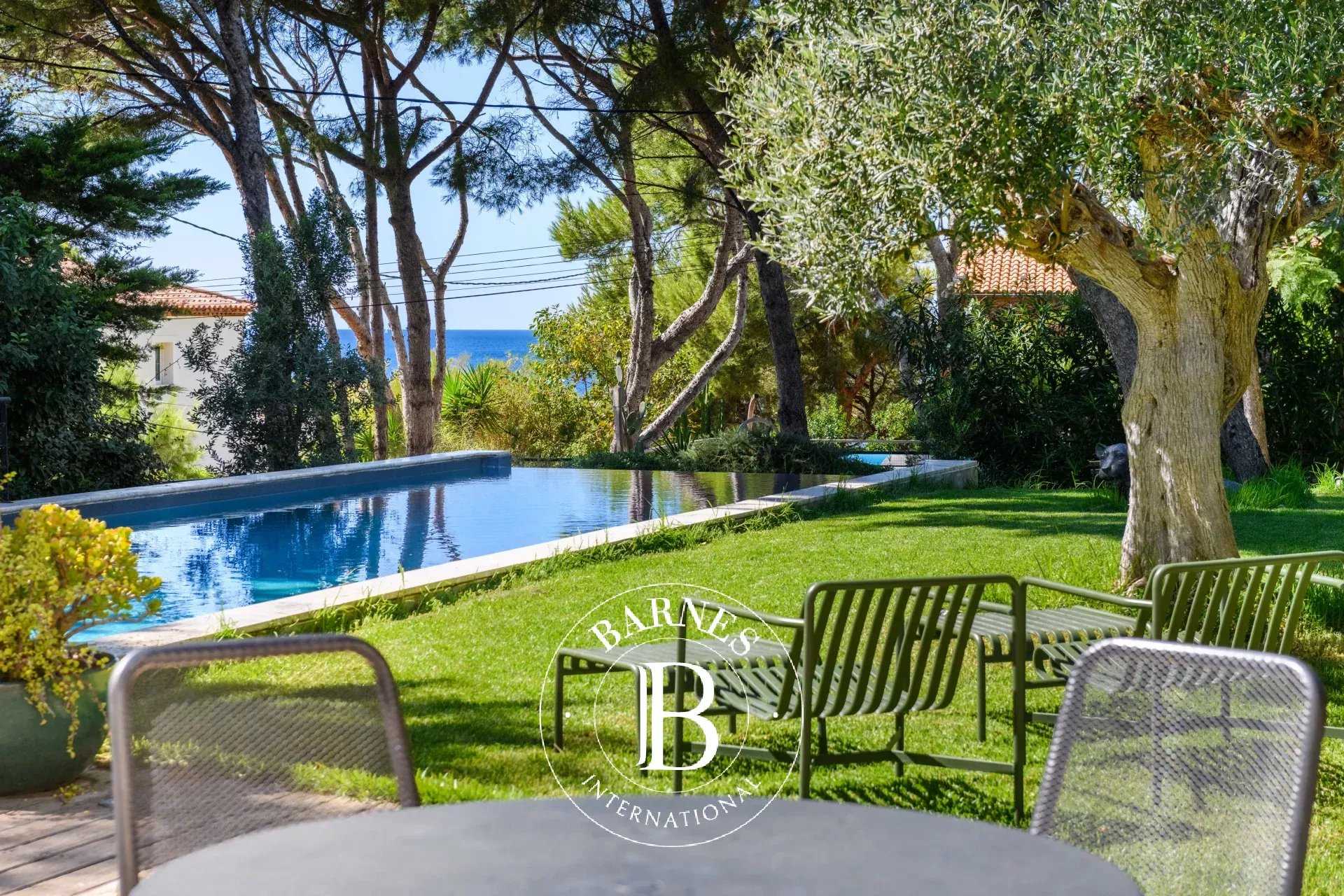 Sanary-sur-Mer  - Villa 7 Pi&egrave;ces 5 Chambres
