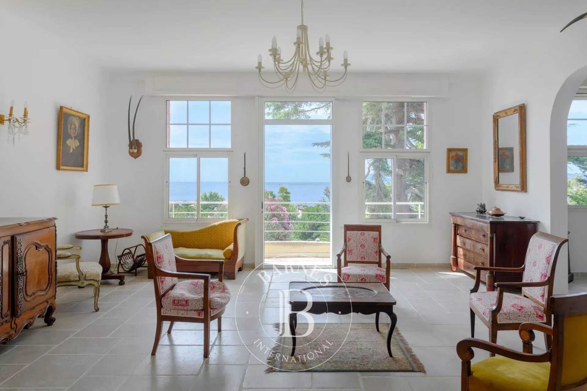 Toulon  - Maison 15 Pièces 11 Chambres