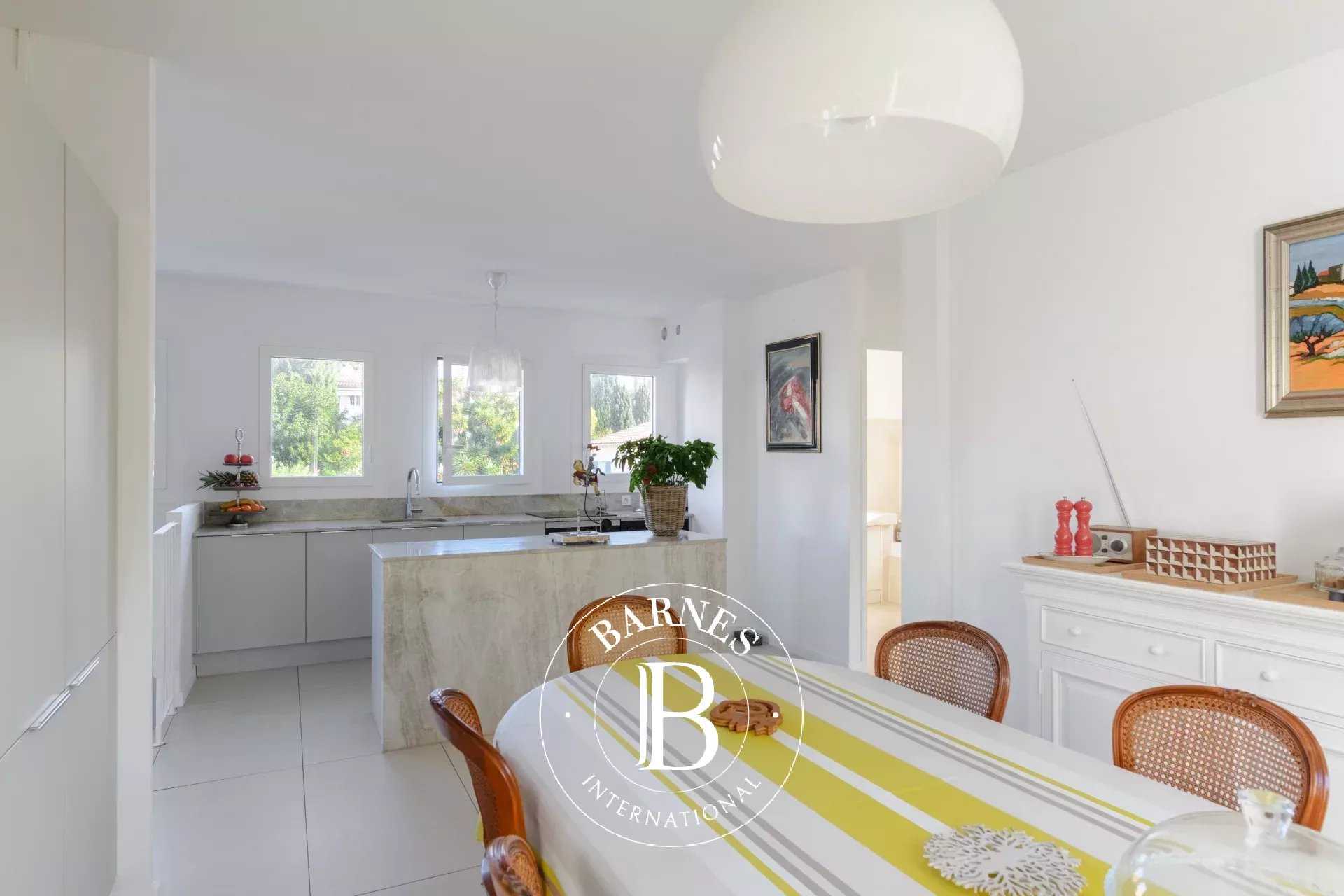 Sanary-sur-Mer  - Villa 5 Bedrooms