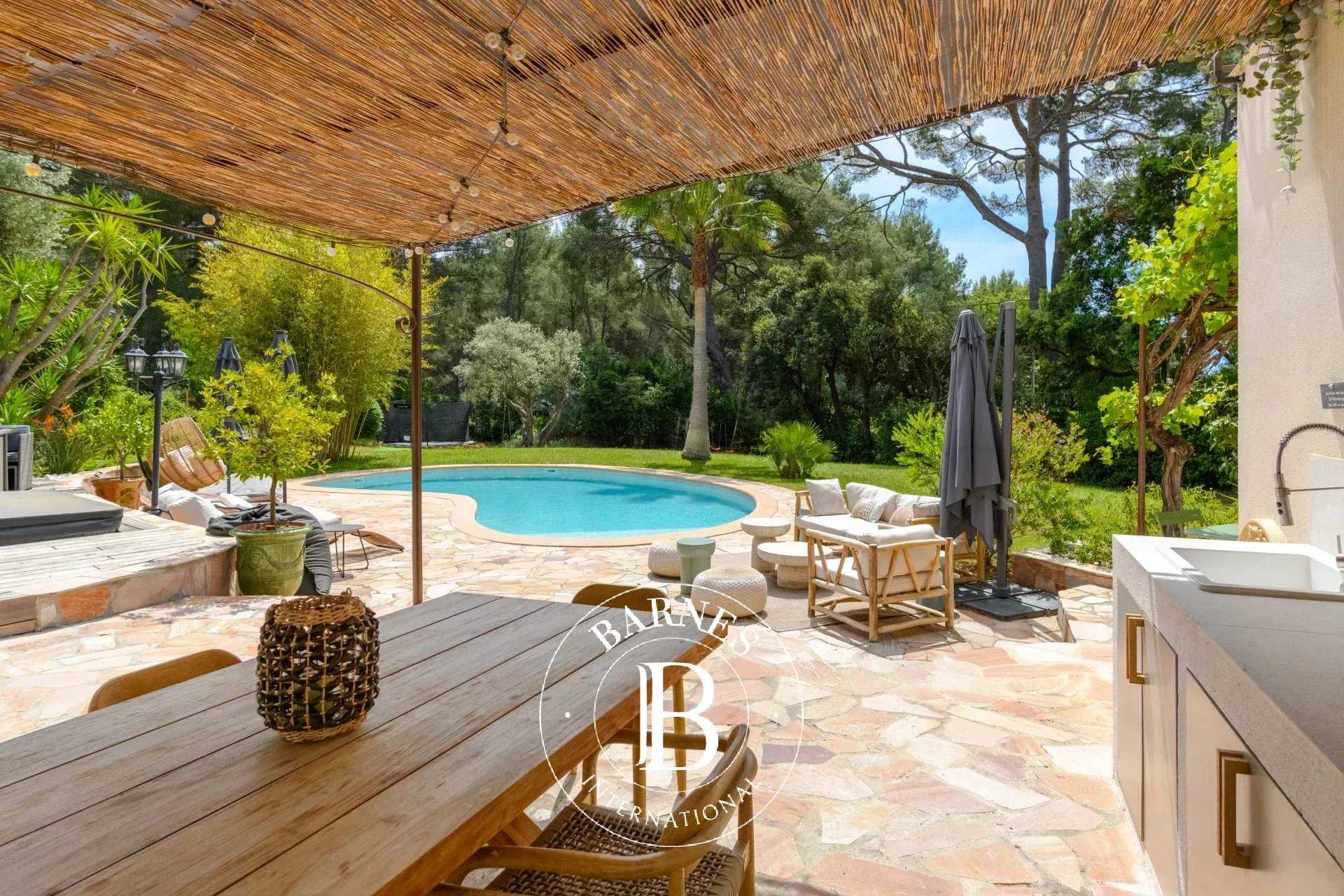 Sanary-sur-Mer  - Villa 7 Pi&egrave;ces 5 Chambres