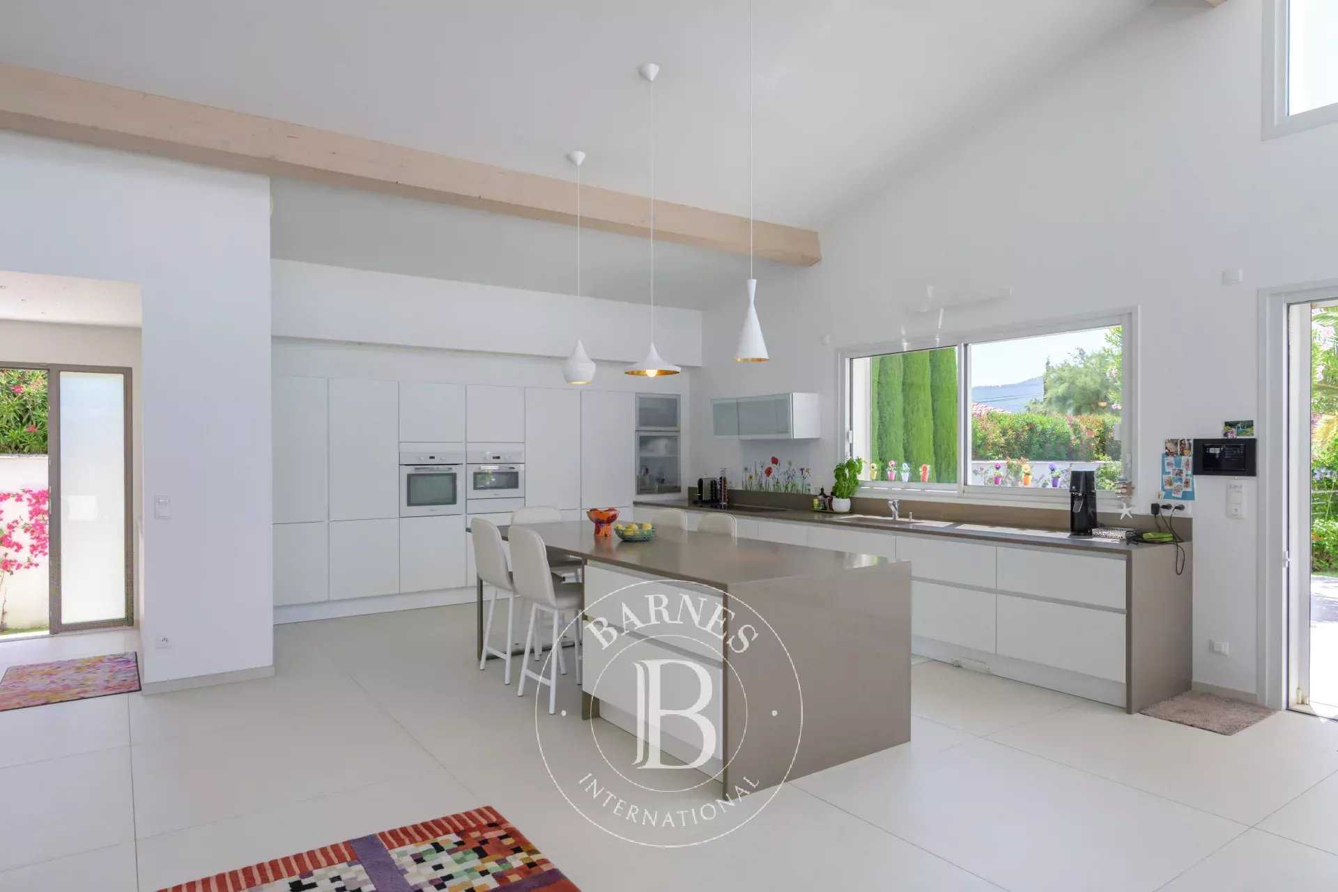 Saint-Cyr-sur-Mer  - Villa 5 Bedrooms