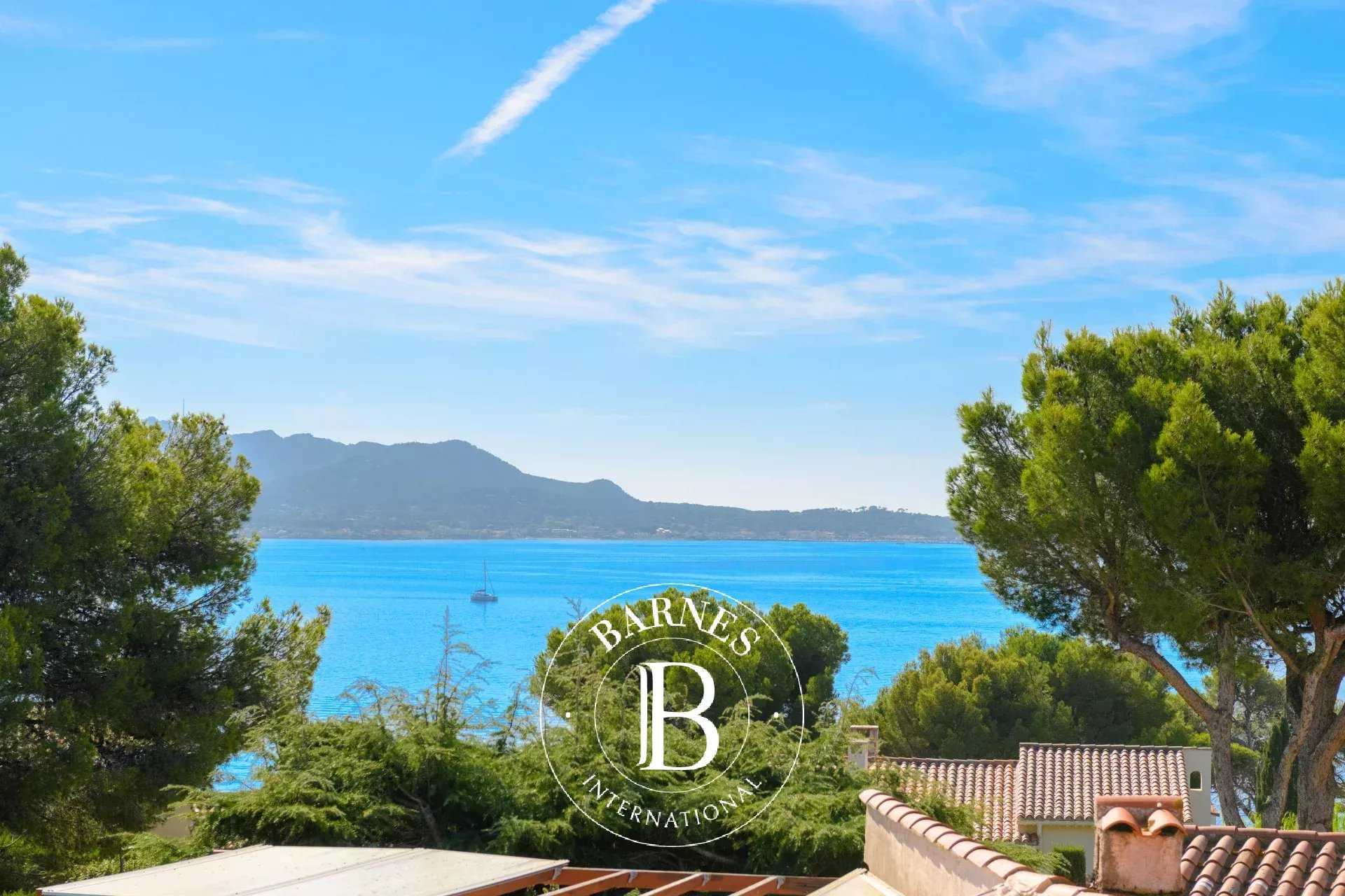 Sanary-sur-Mer  - Villa 12 Pi&egrave;ces 11 Chambres