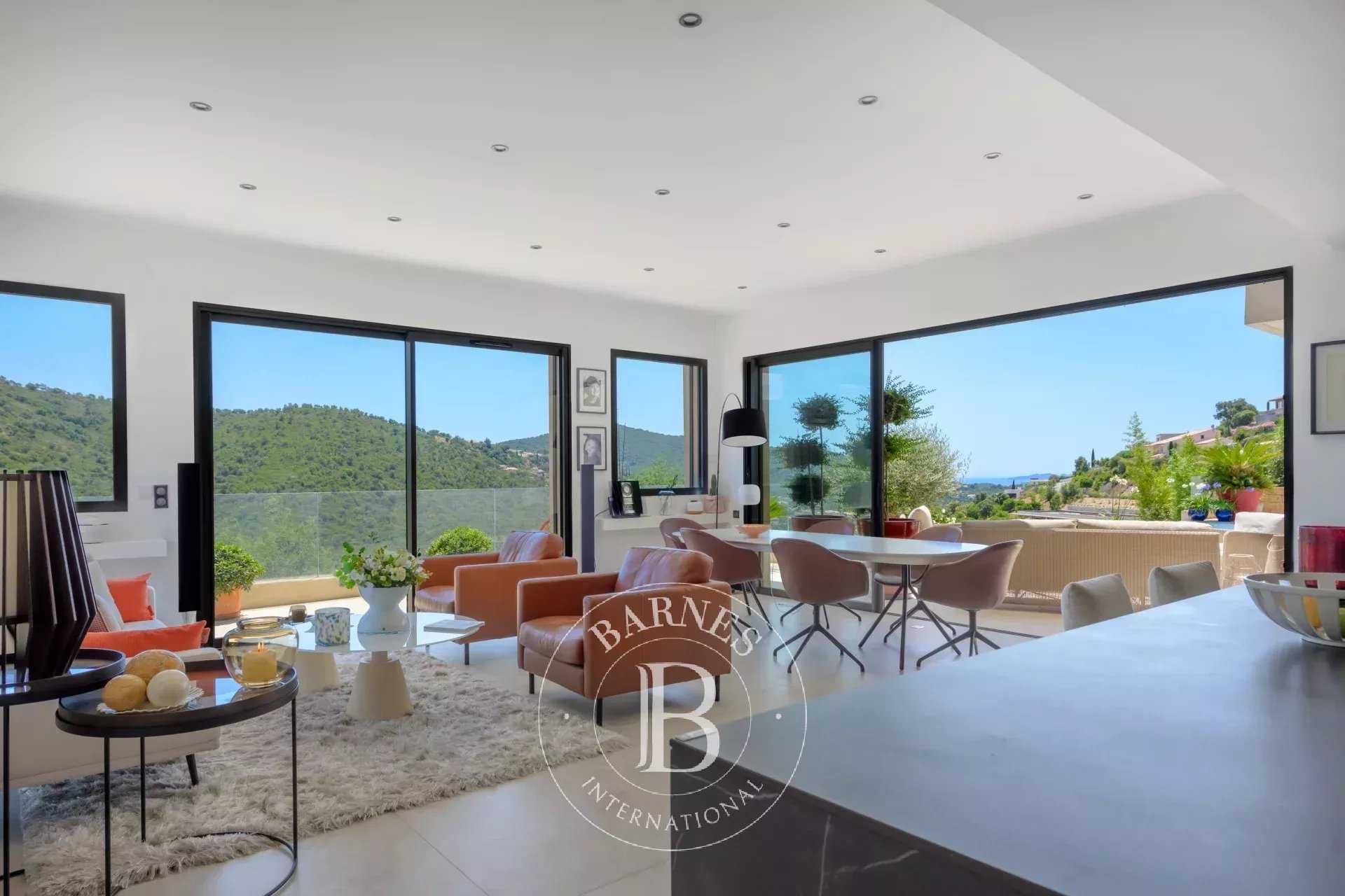 La Londe-les-Maures  - Villa 6 Pièces 4 Chambres