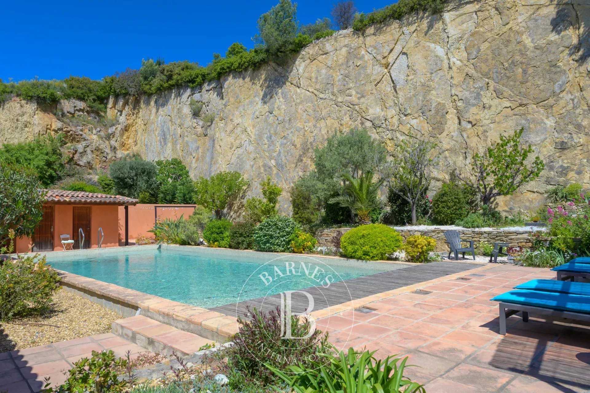Villa Ollioules  -  ref 84648367 (picture 3)