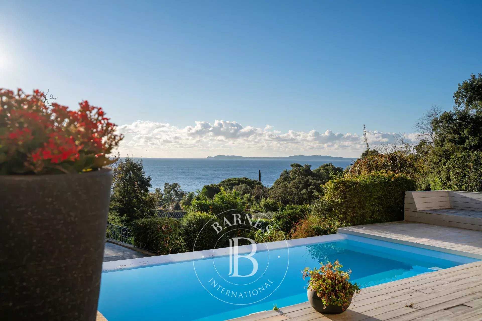 Villa Rayol-Canadel-sur-Mer  -  ref 85488178 (picture 1)
