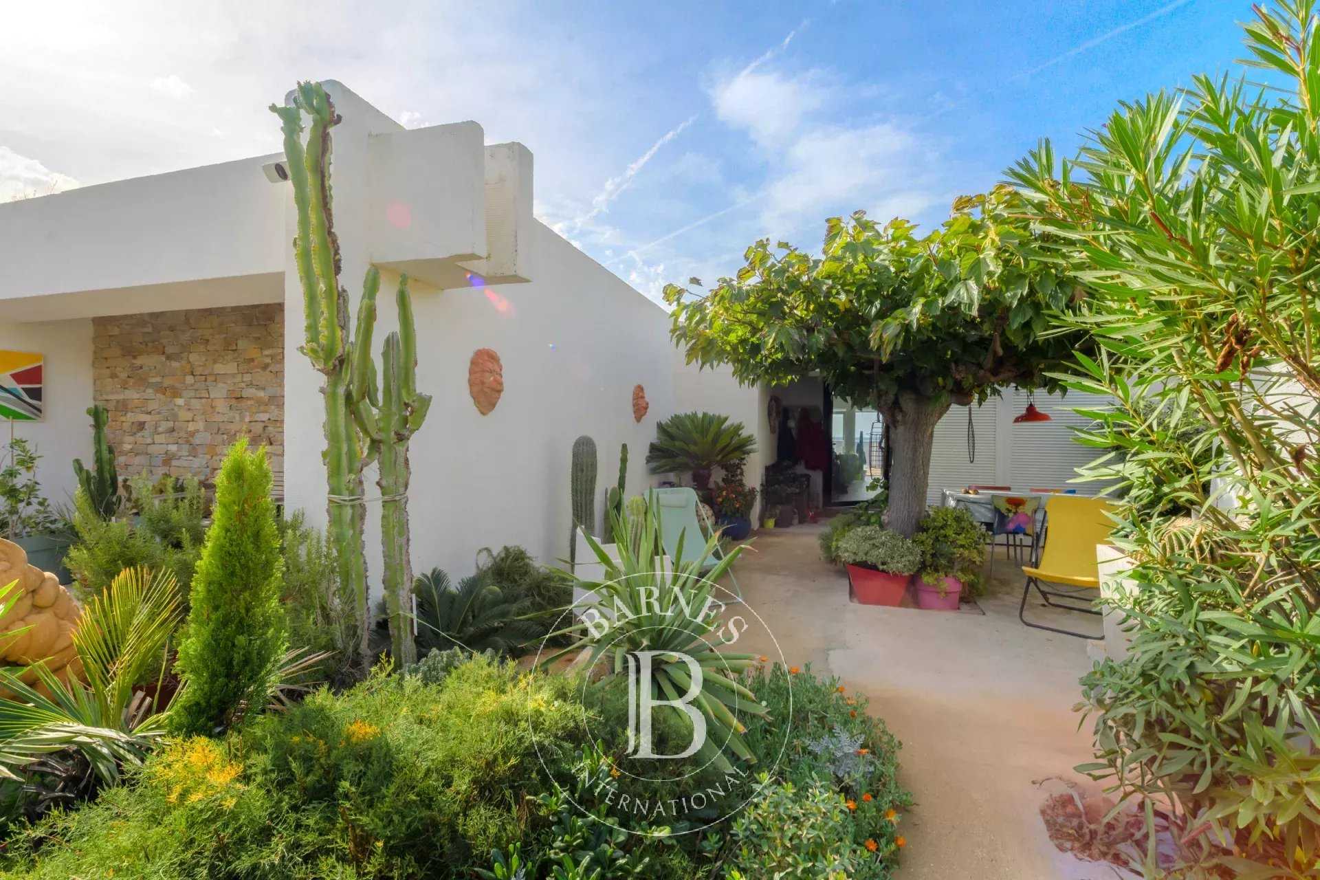 Maison Le Brusc  -  ref 85323597 (picture 1)
