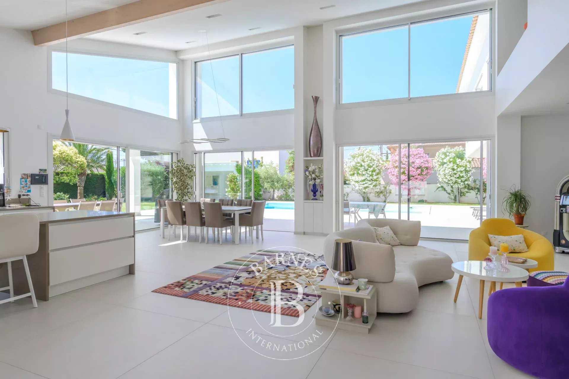 Villa Saint-Cyr-sur-Mer  -  ref 86083750 (picture 1)