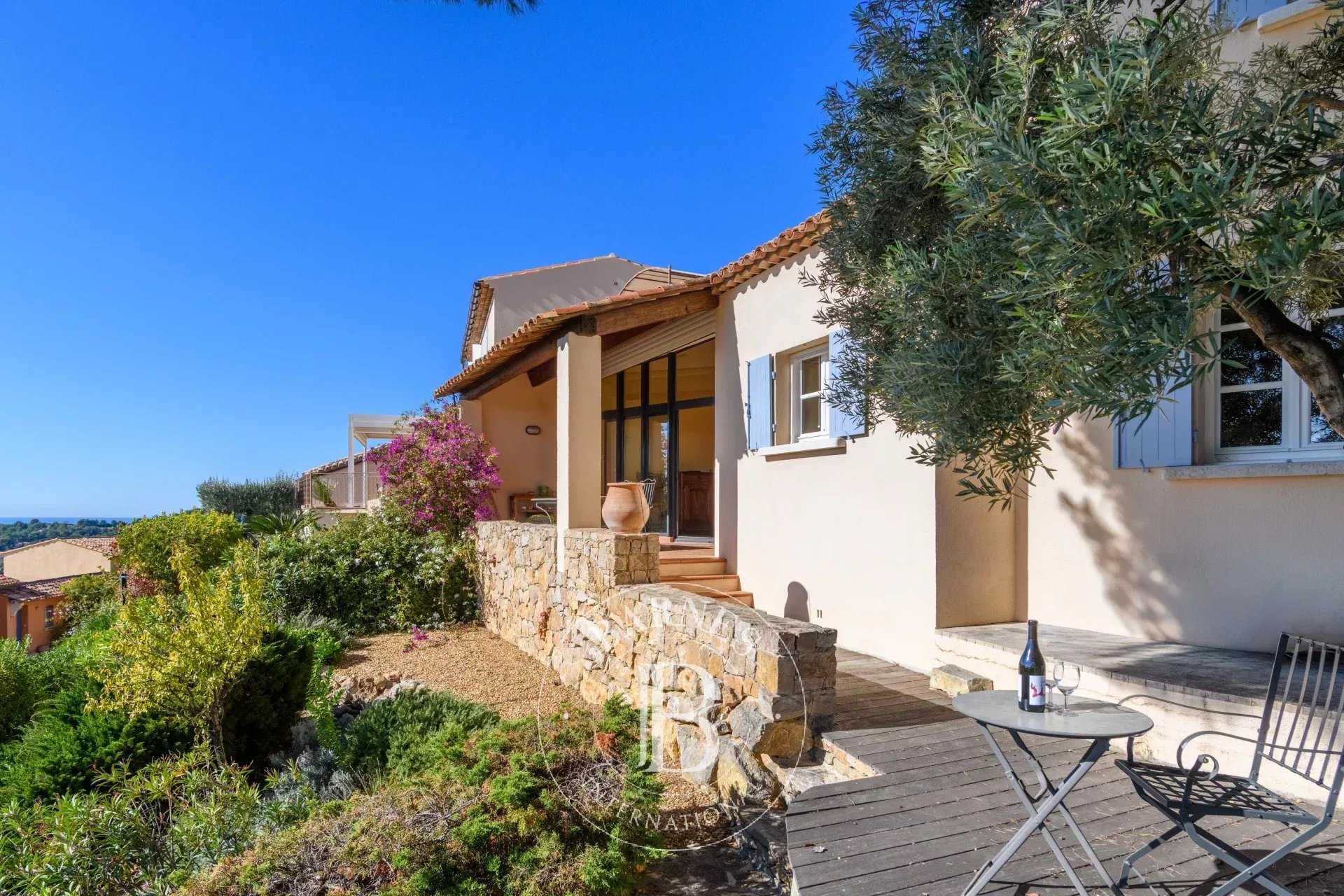 Appartement Saint-Cyr-sur-Mer  -  ref 86440111 (picture 1)