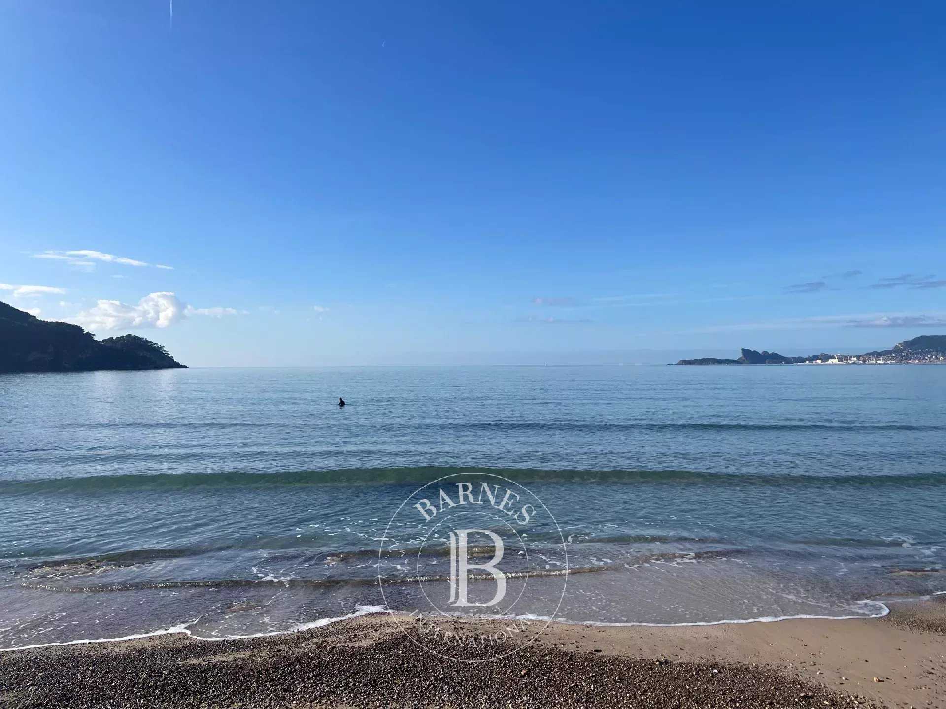 Villa Saint-Cyr-sur-Mer  -  ref 86083750 (picture 2)