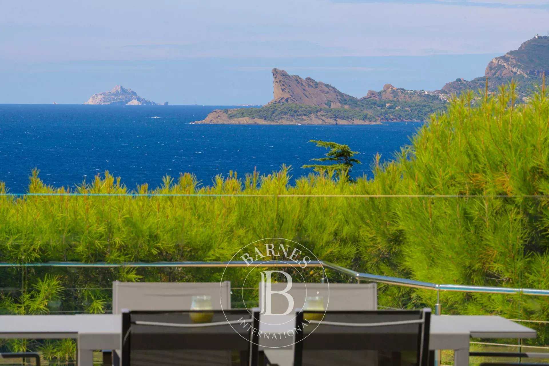Villa Saint-Cyr-sur-Mer  -  ref 86196066 (picture 2)
