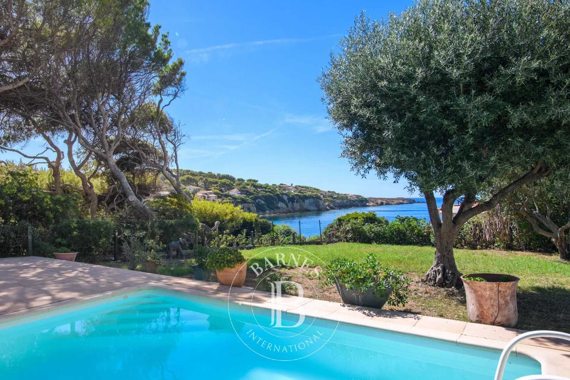 Villa Sanary-sur-Mer  -  ref 86332819 (picture 2)