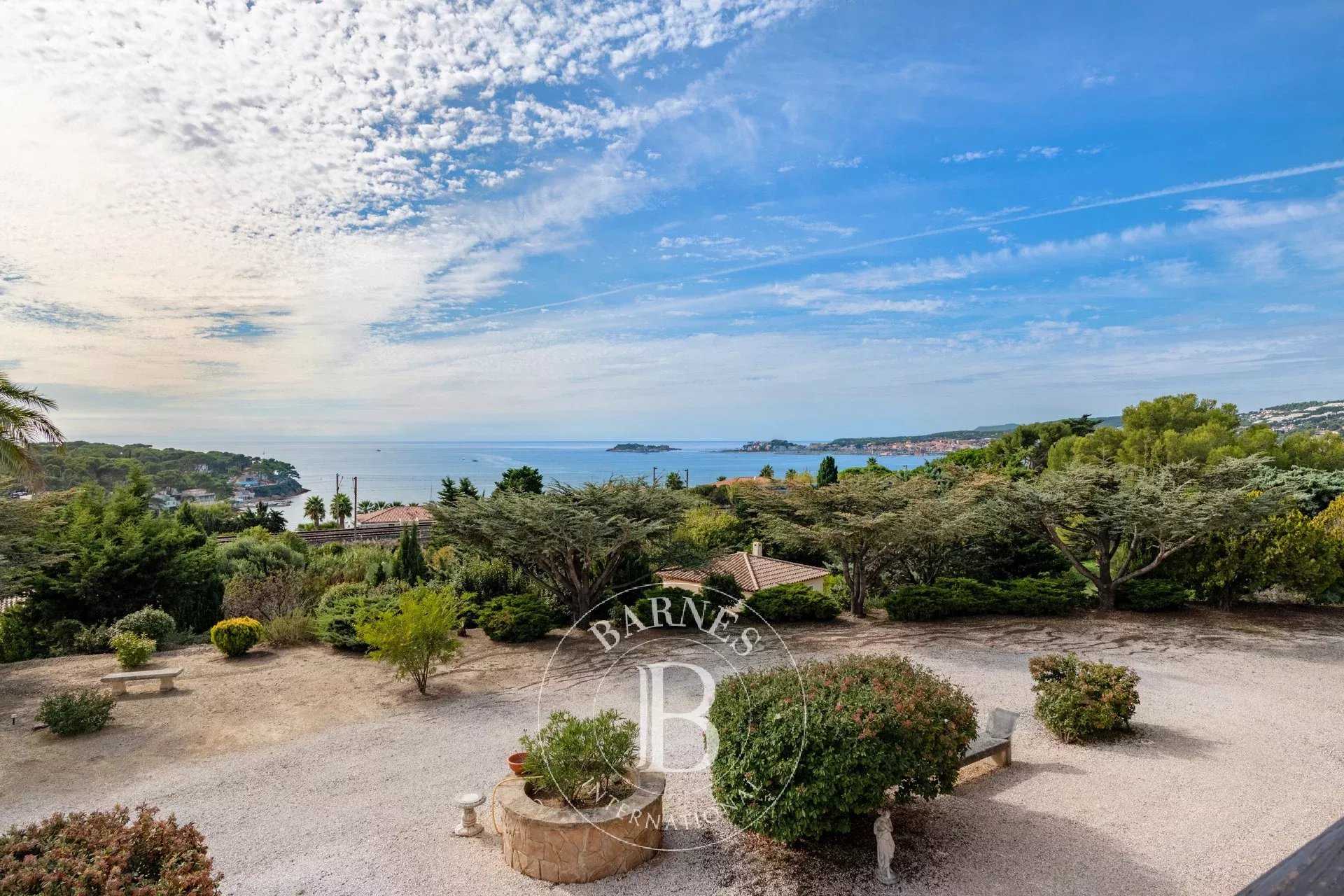 Villa Sanary-sur-Mer  -  ref 85767030 (picture 1)