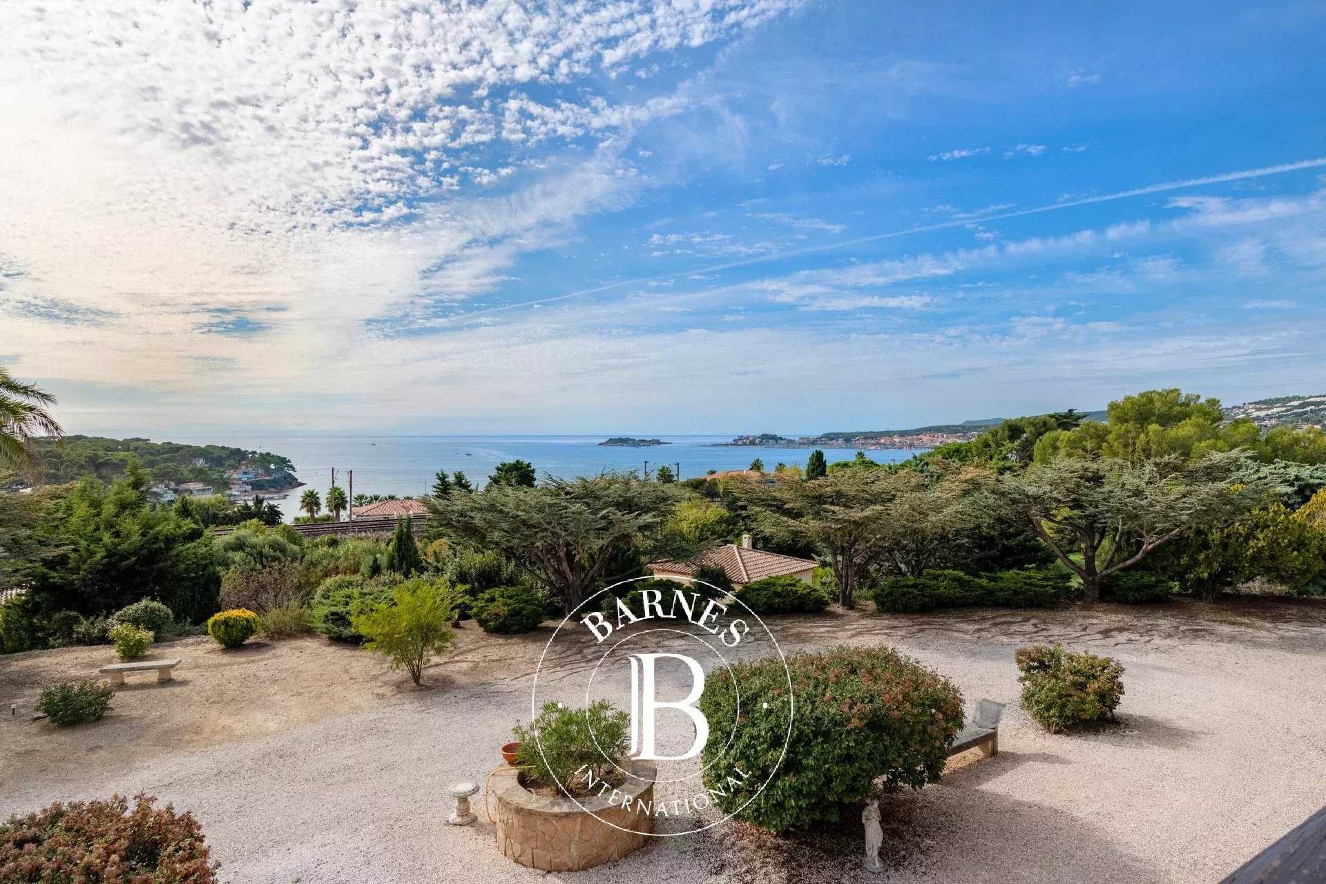 Villa Sanary-sur-Mer  -  ref 85767030 (picture 1)
