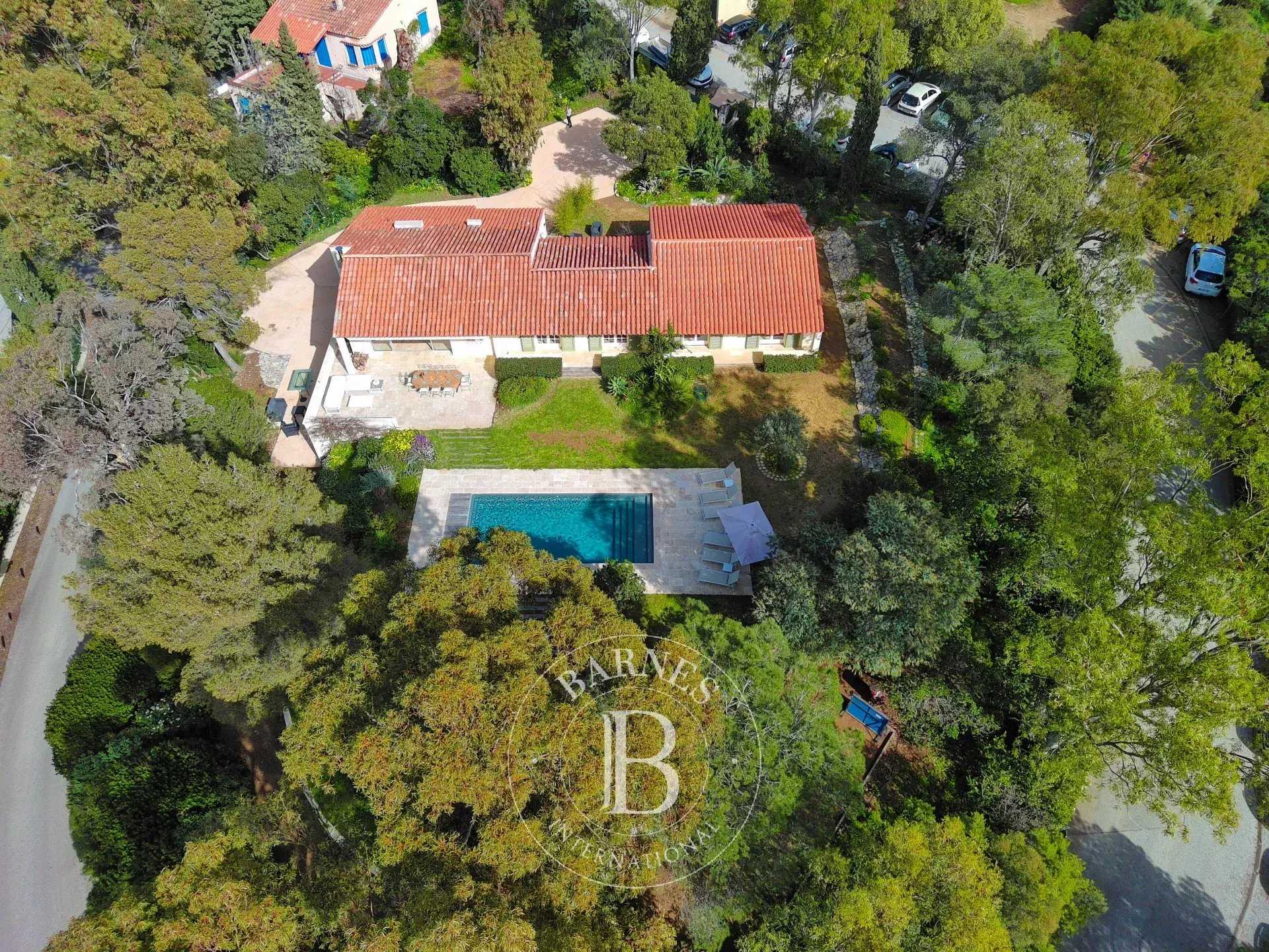 Villa Rayol-Canadel-sur-Mer  -  ref 83996299 (picture 1)