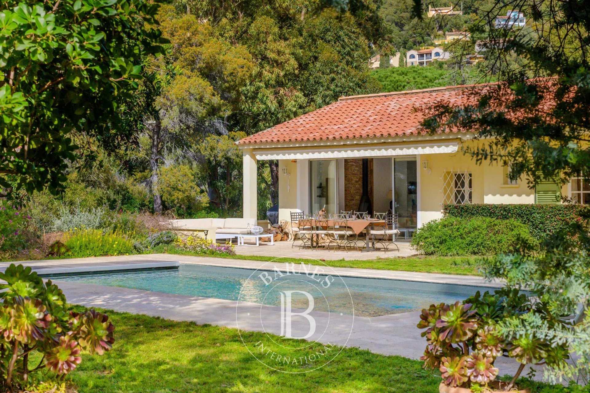 Villa Rayol-Canadel-sur-Mer  -  ref 83996299 (picture 3)