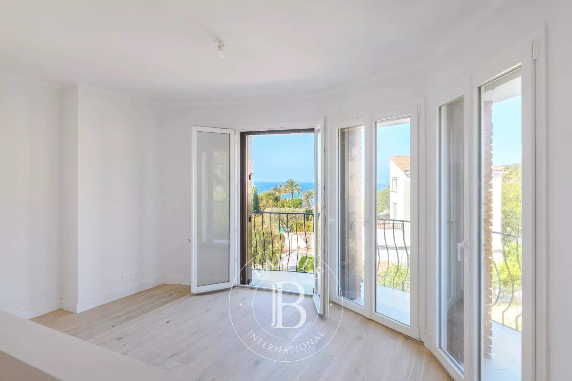 Sanary-sur-Mer  - Appartement 5 Pi&egrave;ces 4 Chambres - picture 8