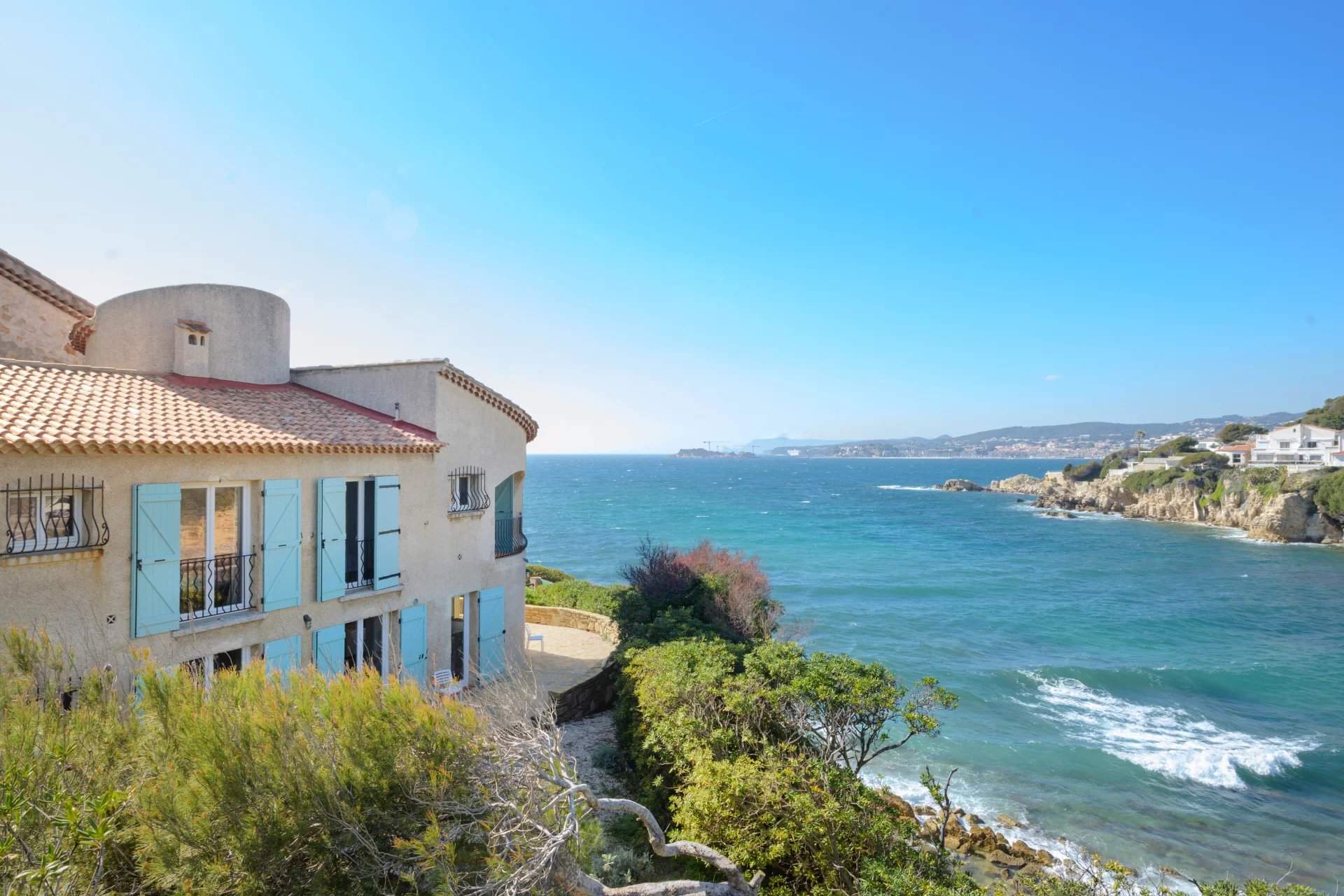 Sanary-sur-Mer  - House 5 Bedrooms - picture 1