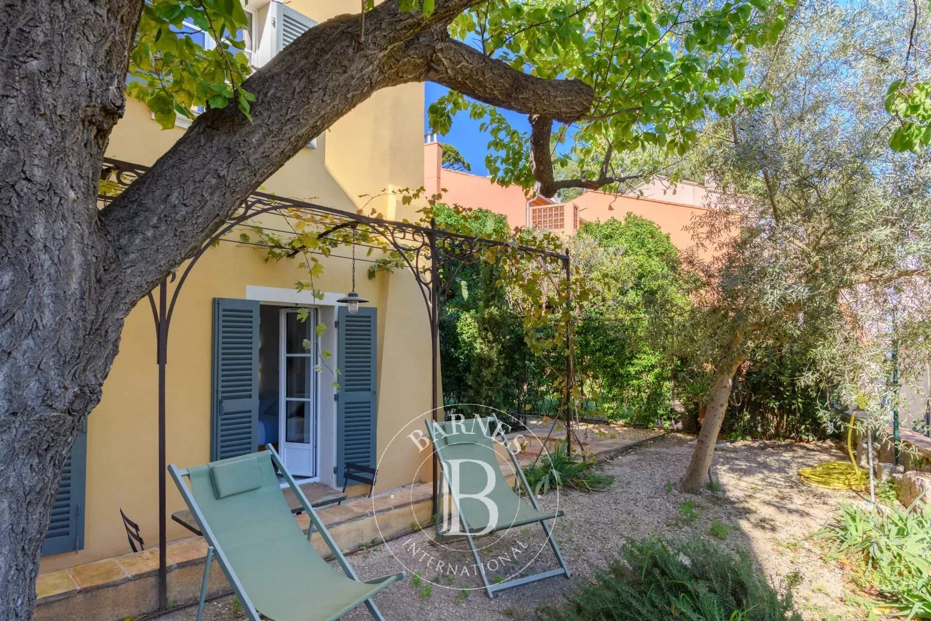 Hyères  - Maison 5 Pièces 2 Chambres - picture 1