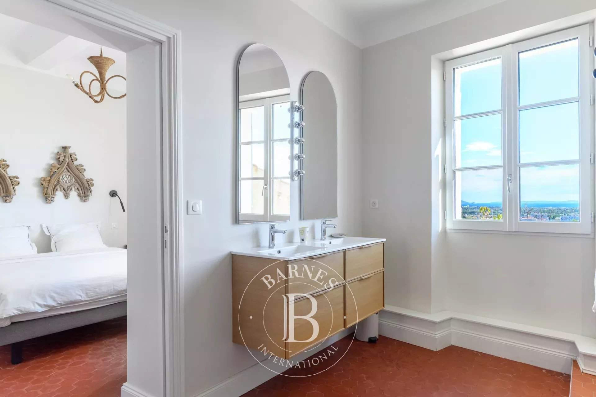 Hyères  - Maison 5 Pièces 2 Chambres - picture 8