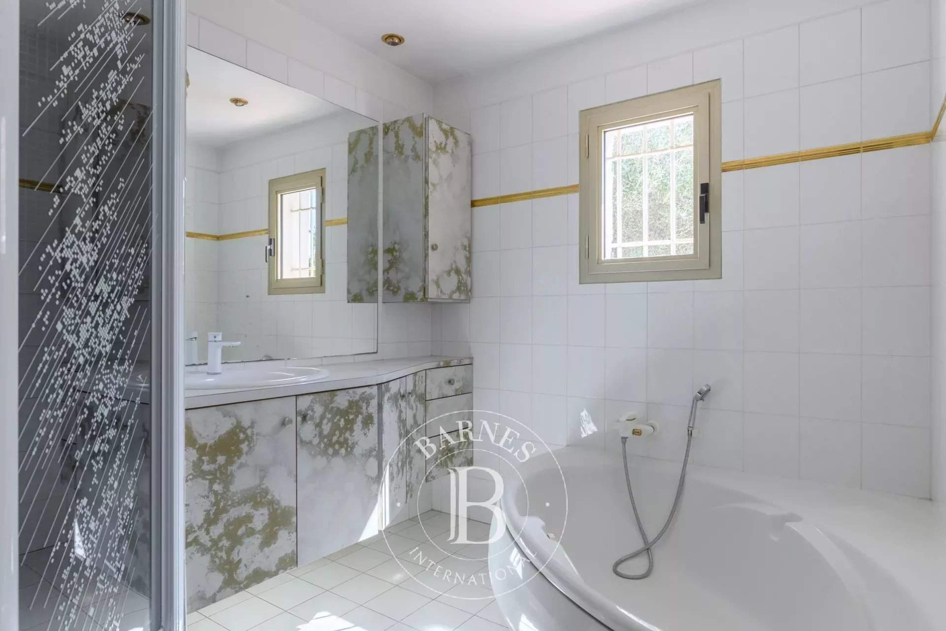 Six-Fours-les-Plages  - Villa 5 Pi&egrave;ces 3 Chambres - picture 14