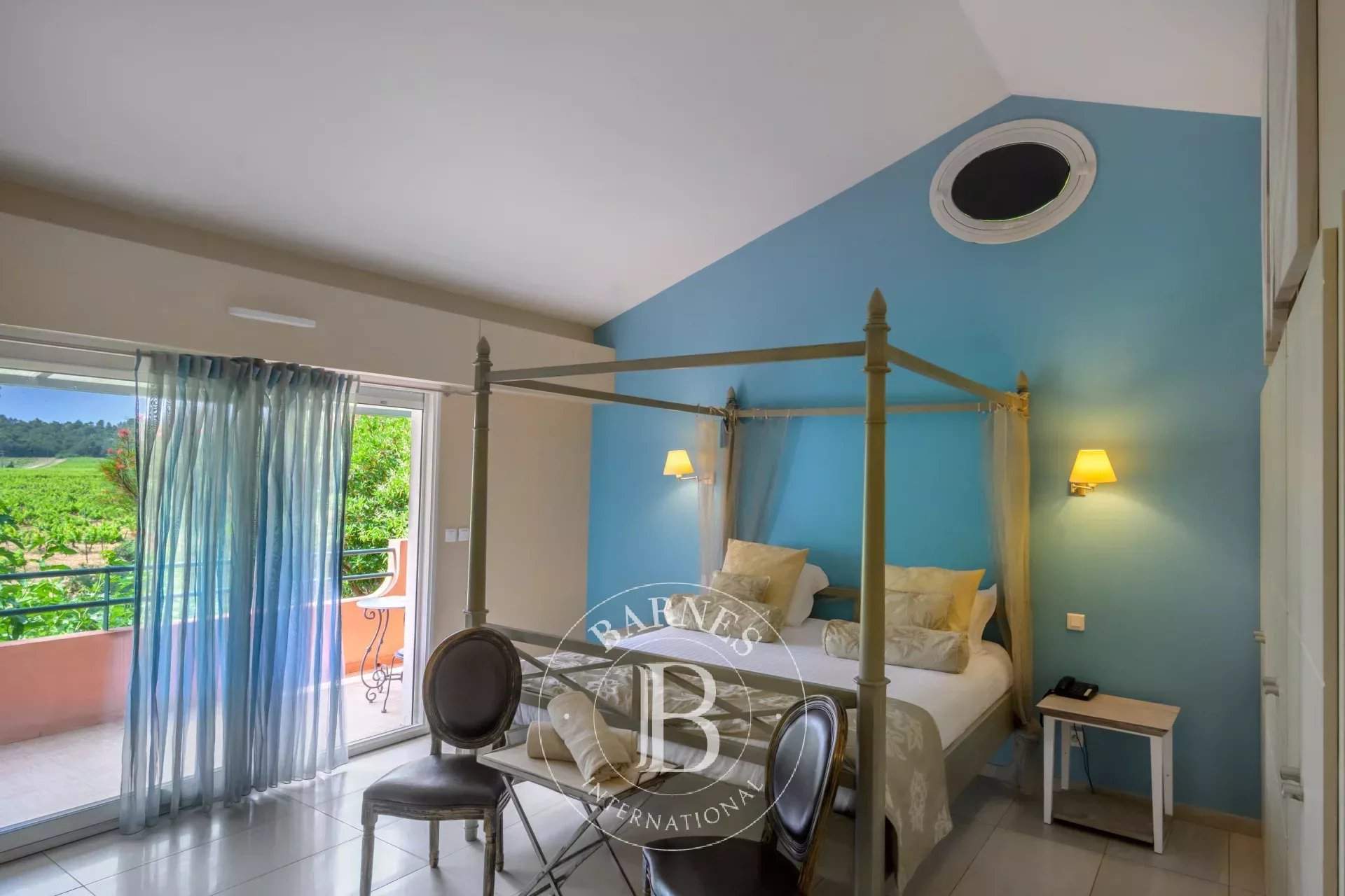 Cuers  - Hotel 22 Bedrooms - picture 6