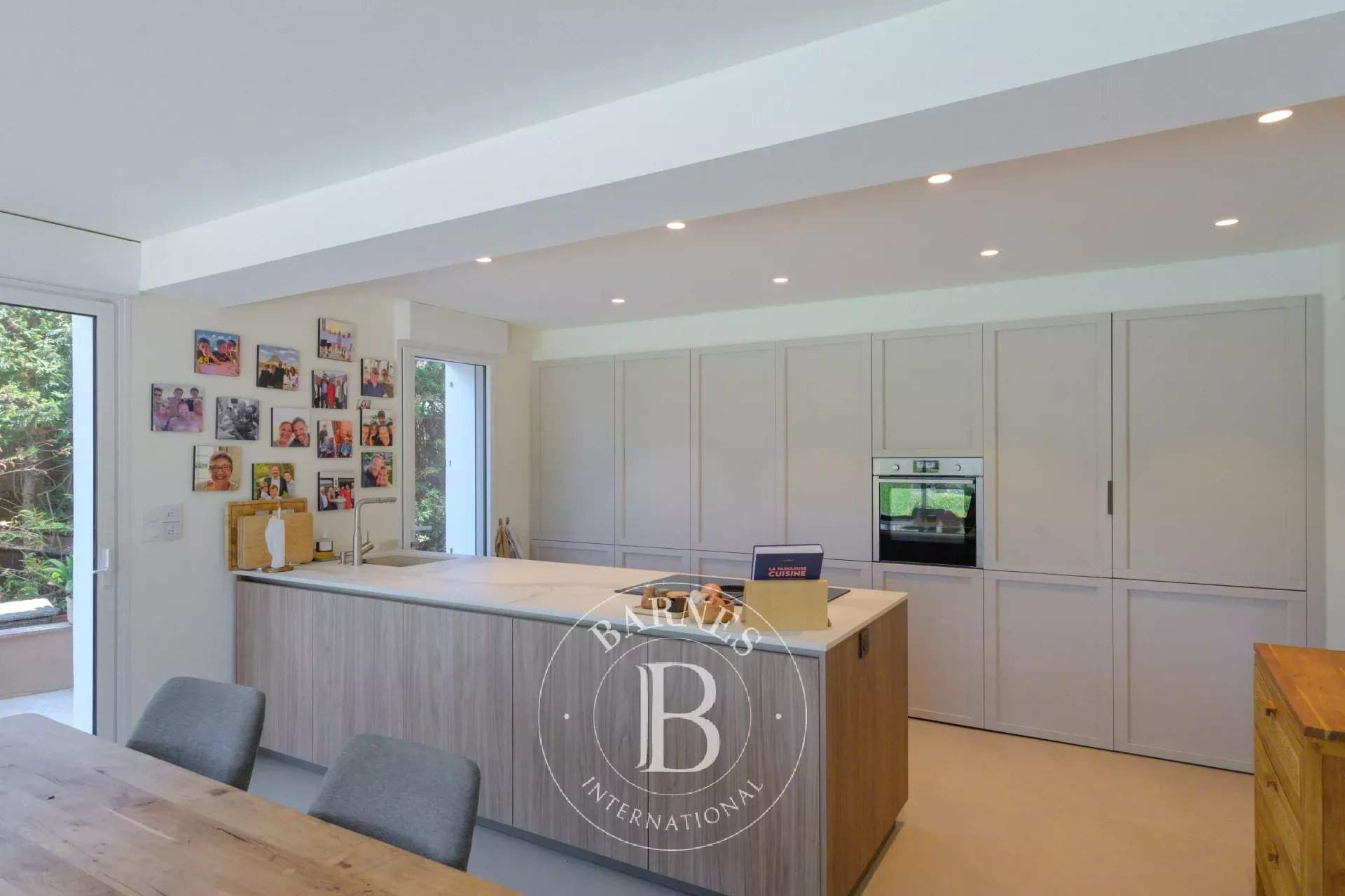 Sanary-sur-Mer  - Villa 7 Pi&egrave;ces 5 Chambres - picture 9