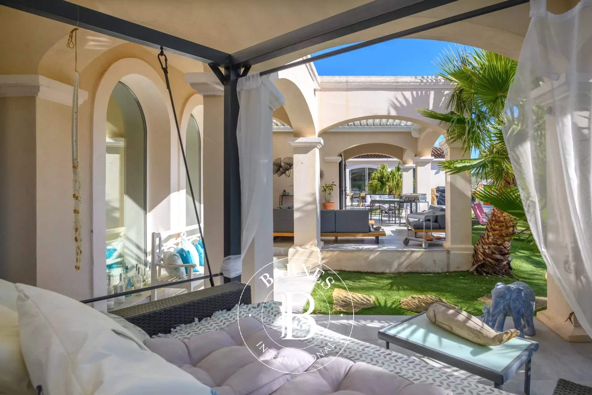 Sanary-sur-Mer  - Villa 7 Pi&egrave;ces 4 Chambres - picture 12